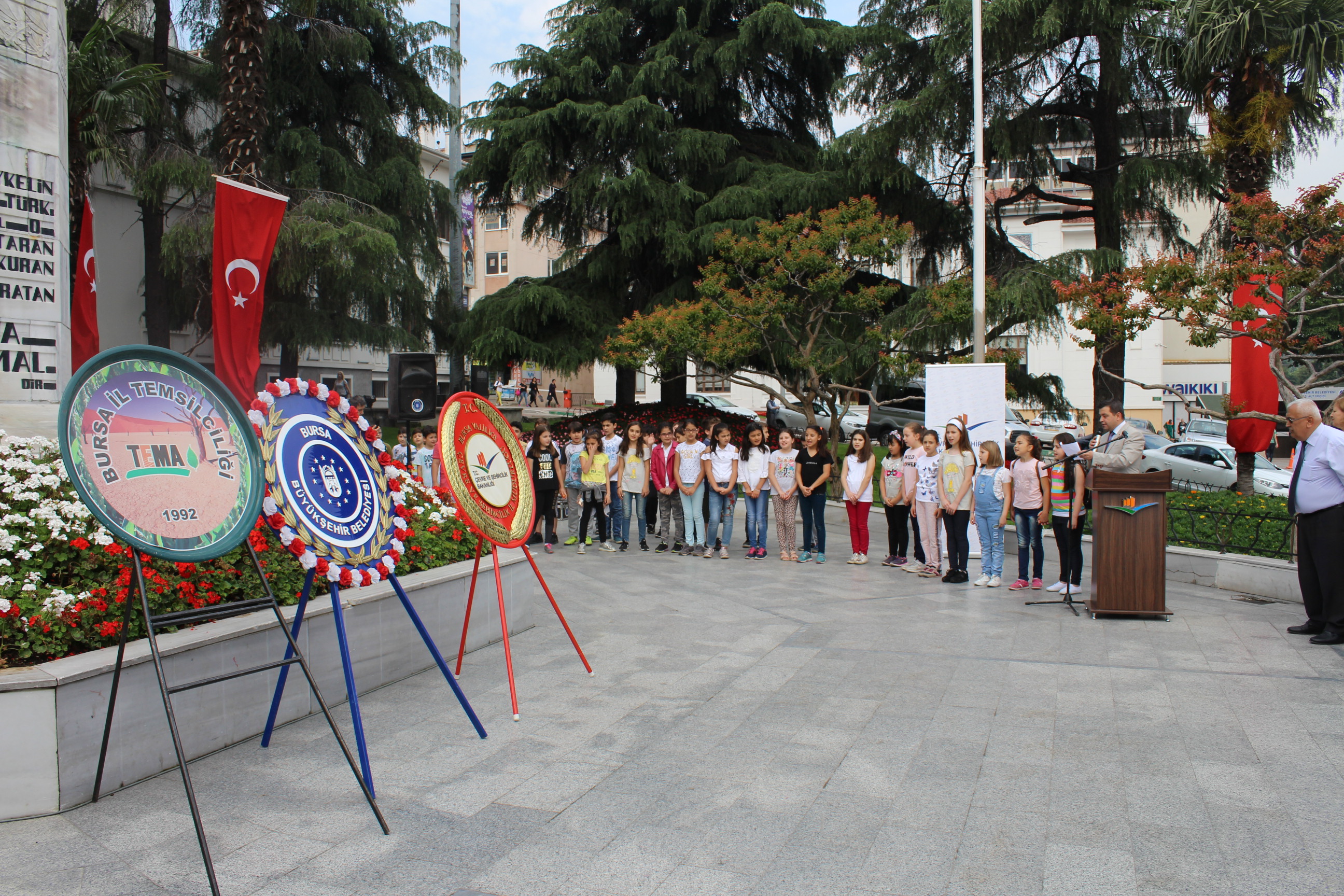 ÇELENK SUNMA TÖRENİ ve VALİLİK MAKAMINI ZİYARET