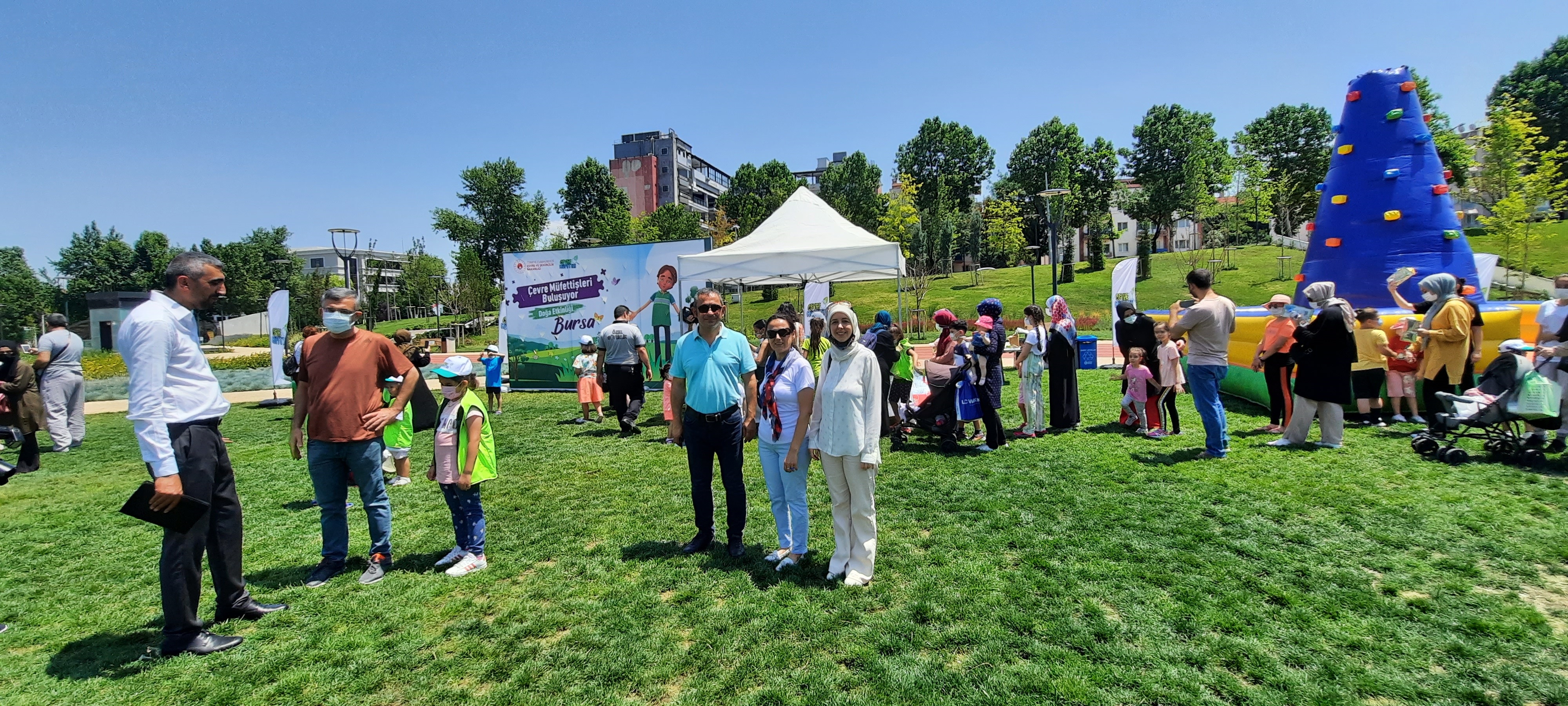 Çocuklara çevre bilincini aşılamak amacıyla, Bakanlığımız koordinatörlüğünde, Bursa Millet bahçesinde, Çevre Müfettişi Doğa Etkinliğini gerçekleştirdik.