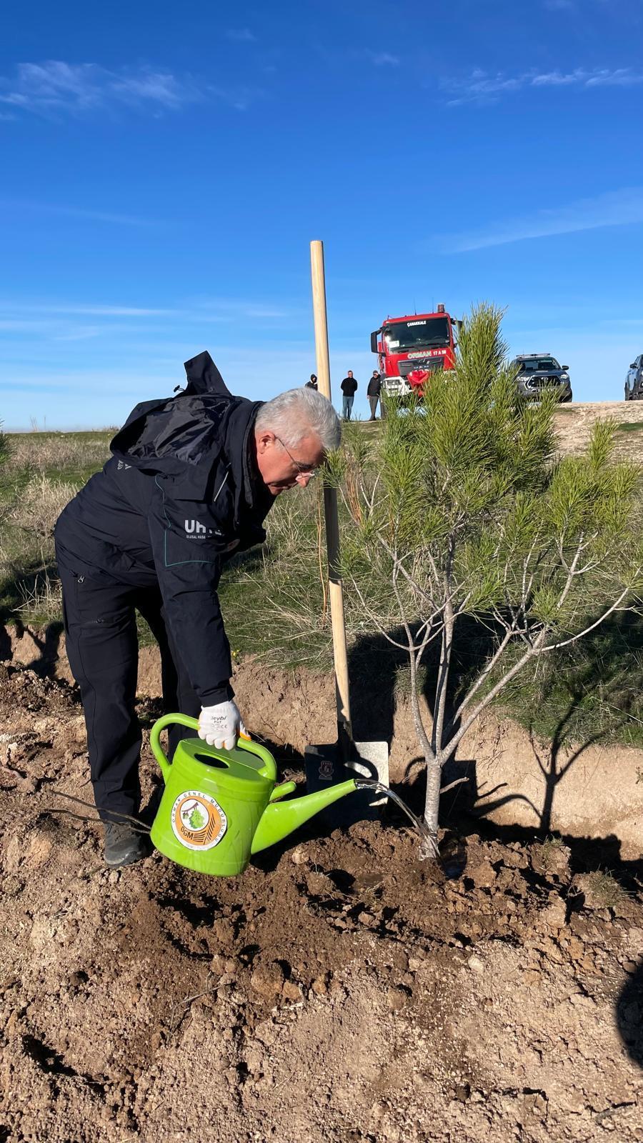Çanakkale Orman Bölge Müdürlüğü'nün Destekleriyle Çevre Bilincini Artırma Amacıyla Yapılan Fidan Dikme Etkinliği