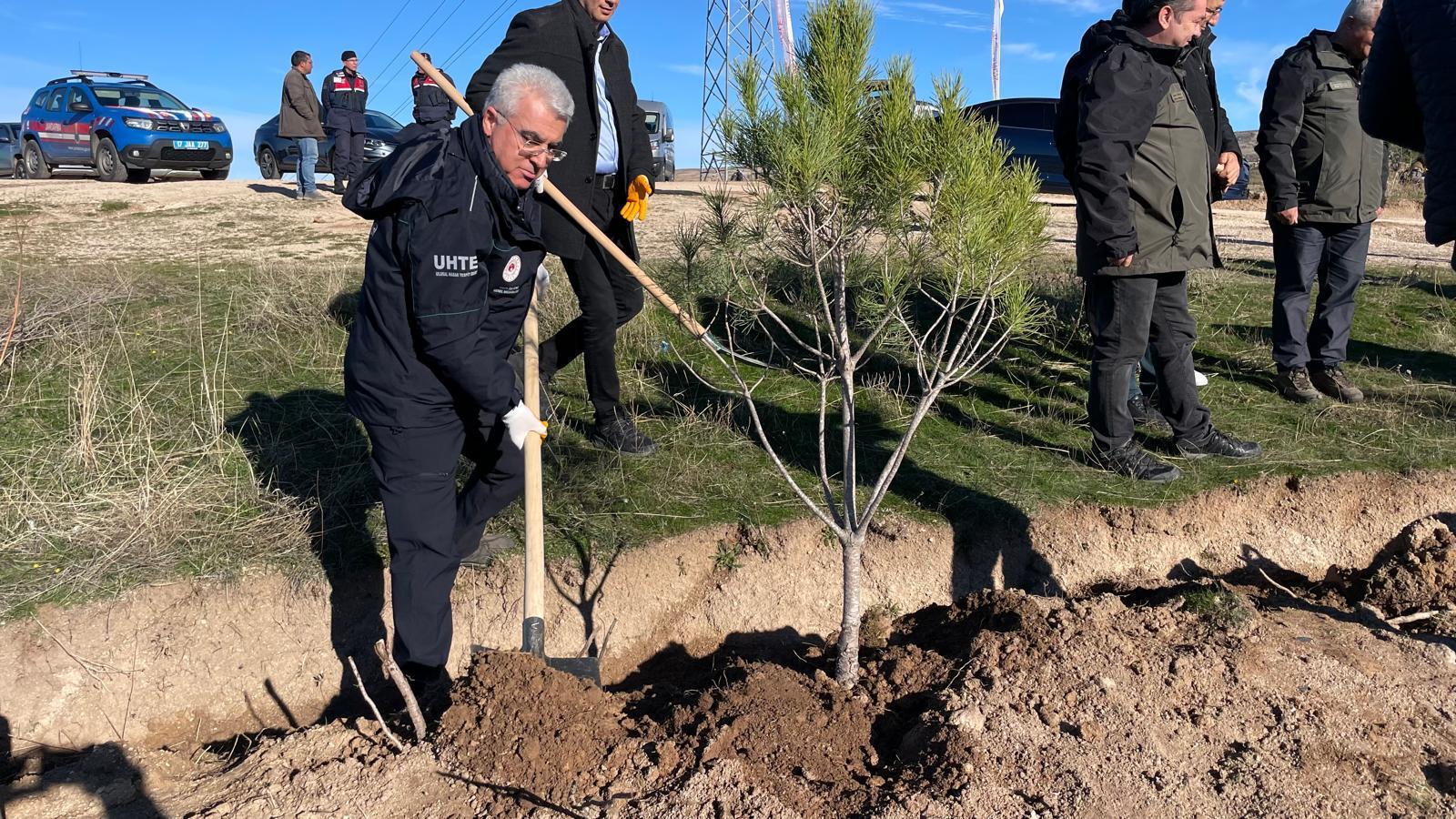 Çanakkale Orman Bölge Müdürlüğü'nün Destekleriyle Çevre Bilincini Artırma Amacıyla Yapılan Fidan Dikme Etkinliği