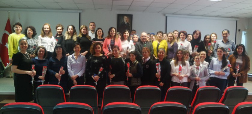 İl Müdürümüz Ömer BOLAT Müdürlüğümüz de çalışan kadın personellerin 8 Mart Dünya Kadınlar Gününü kutladı.