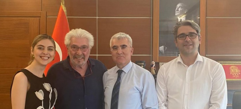 Kıymetli Oyuncu Erdal ÖZYAĞCILAR İl Müdürümüz Abdullah BORCA'yı Makamında Ziyaret Etti