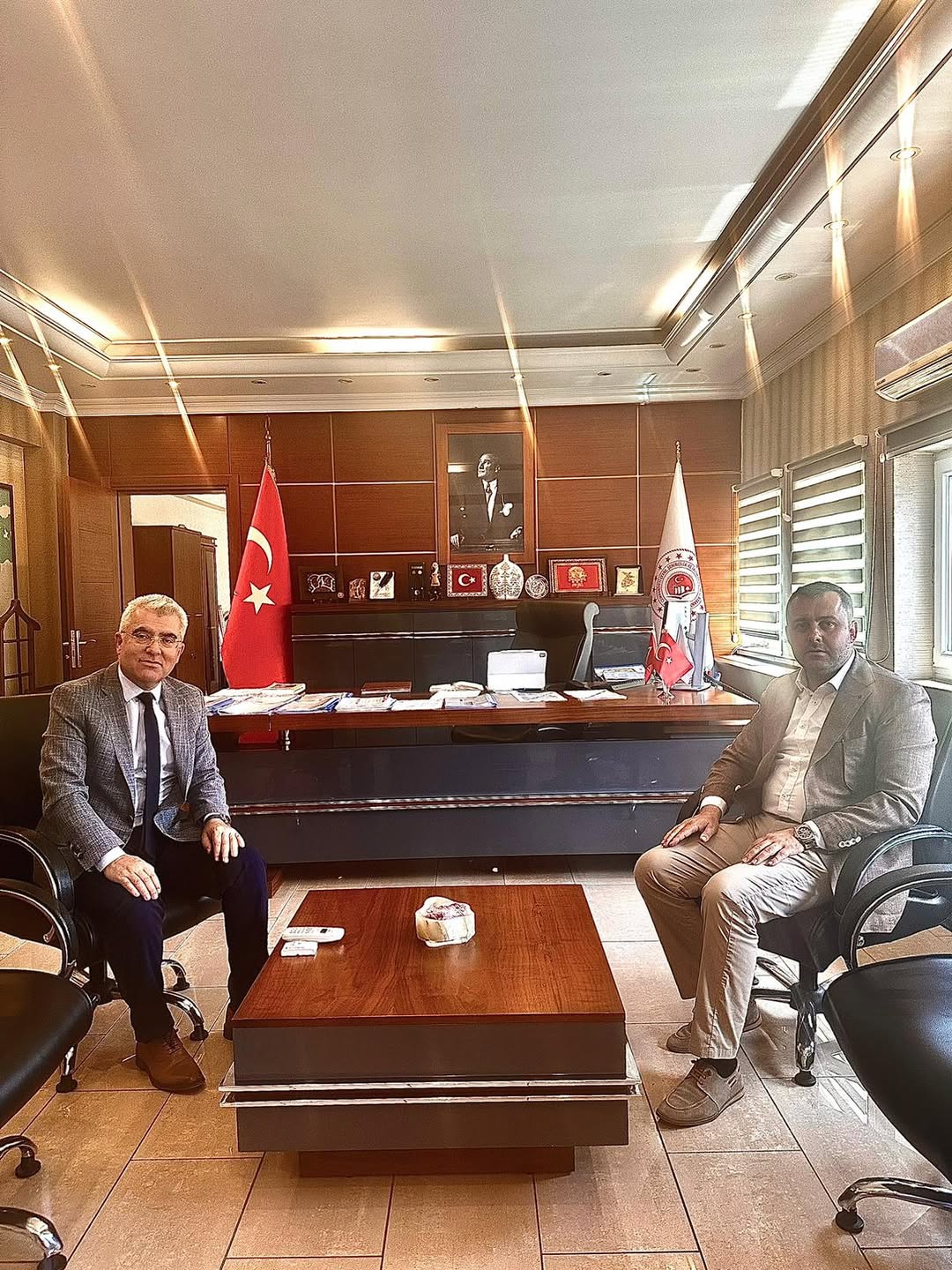 Ezine Belediye Başkanı Güray YÜKSEL İl Müdürümüz Abdullah BORCA'yı Makamında Ziyaret Etti