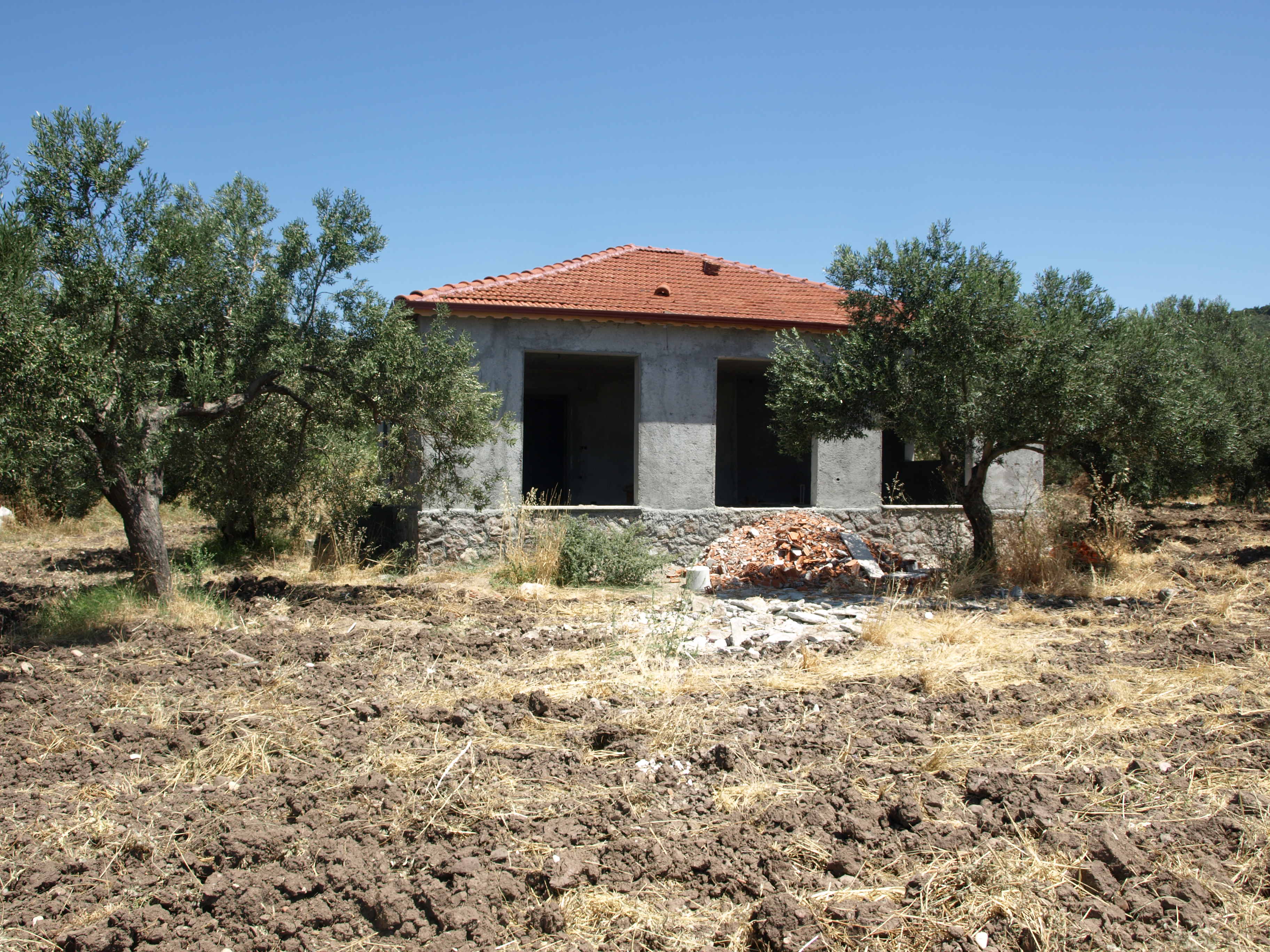 KAÇAK YAPILARIN YIKIMINA BAŞLANDI