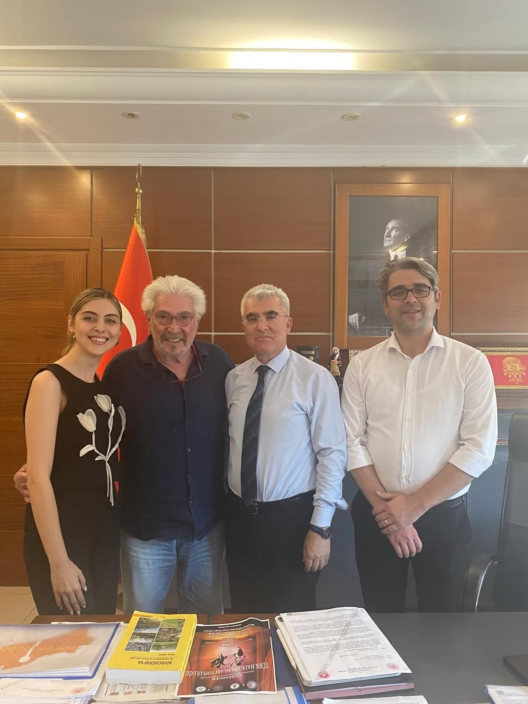 Kıymetli Oyuncu Erdal ÖZYAĞCILAR İl Müdürümüz Abdullah BORCA2yı Makamında Ziyaret Etti