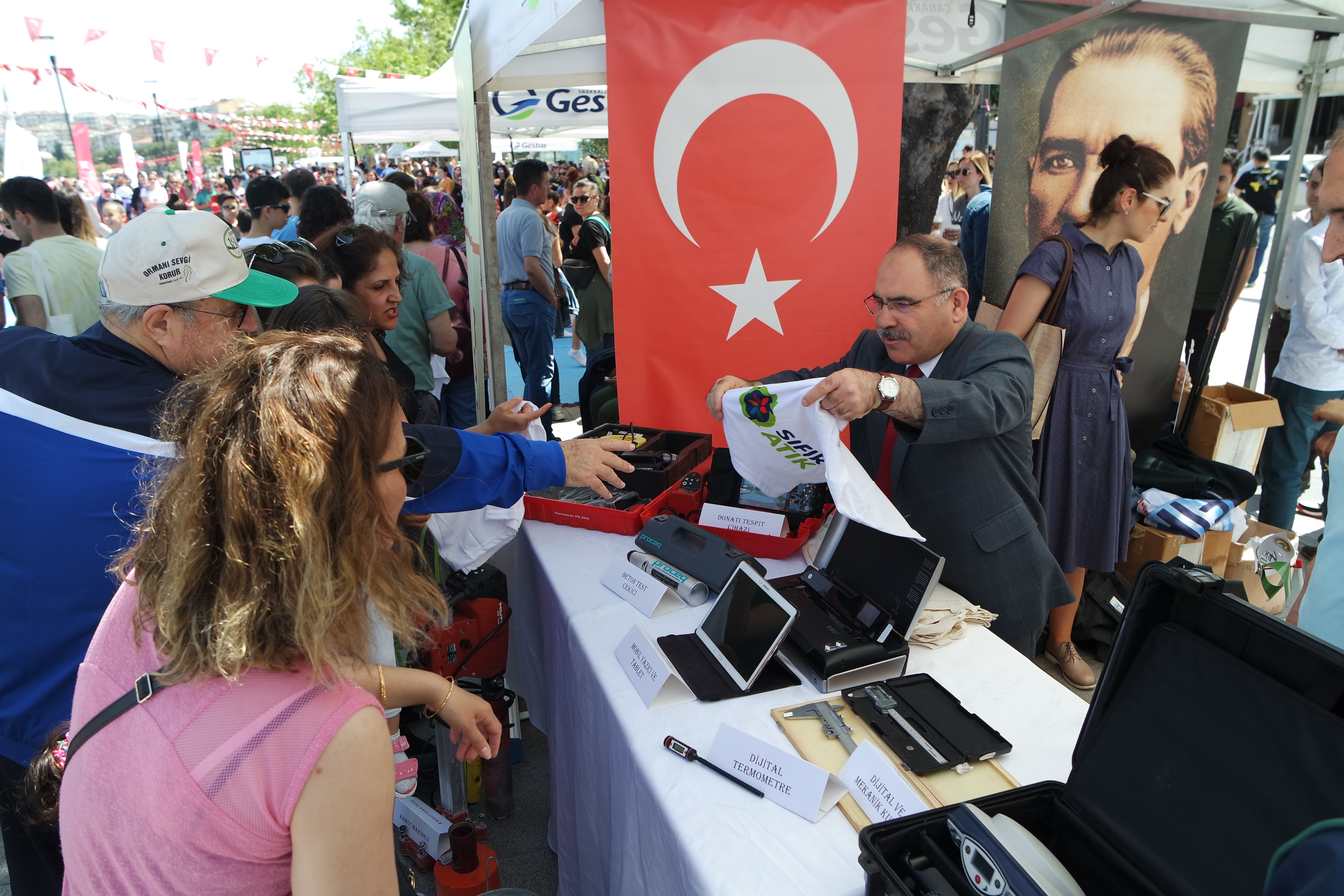 MİLLİ MÜCADELENİN 100. YILI PROGRAMI KAPSAMINDA KURULAN İL MÜDÜRLÜĞÜMÜZ STANDINA BÜYÜK İLGİ TOPLADI.