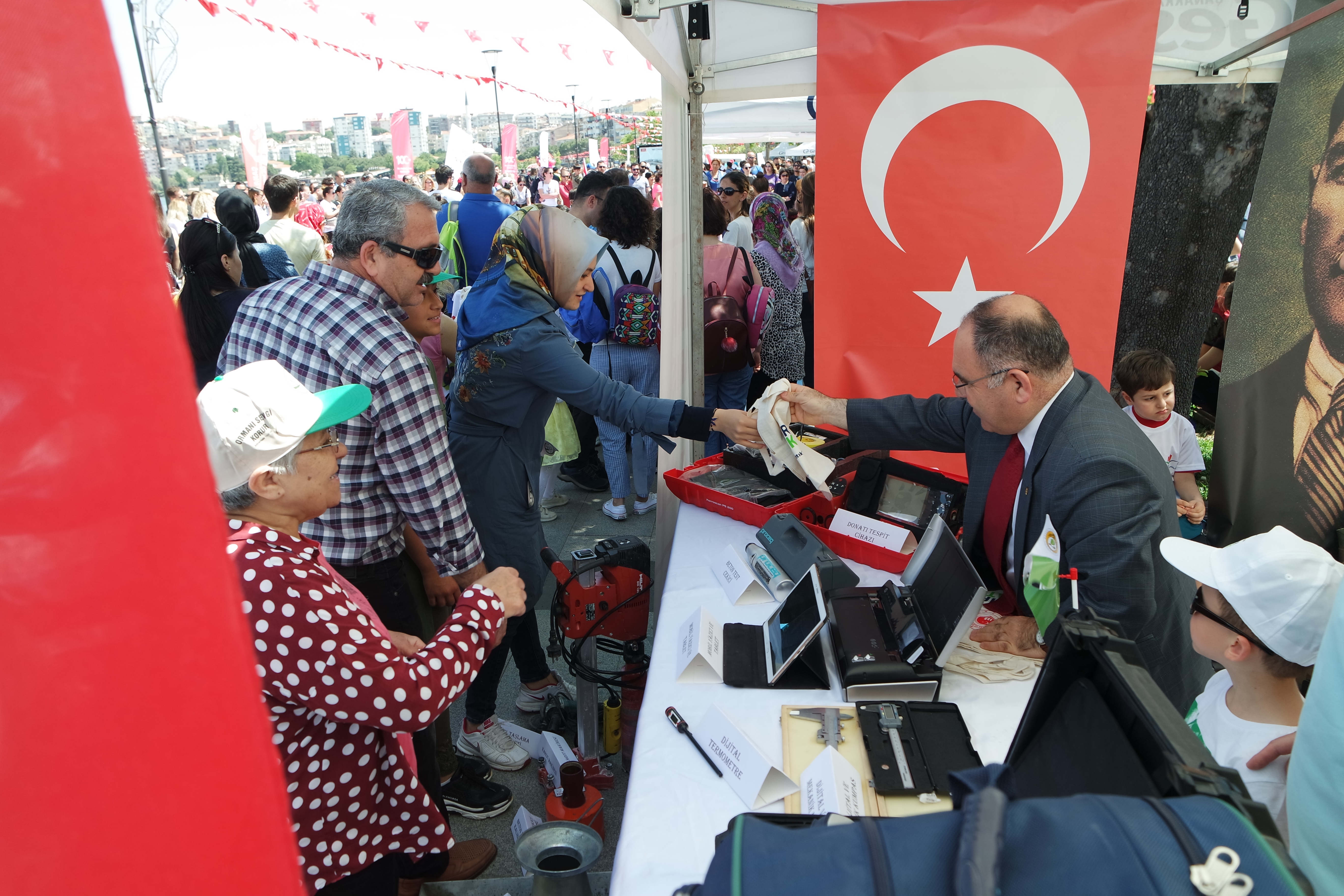 MİLLİ MÜCADELENİN 100. YILI PROGRAMI KAPSAMINDA KURULAN İL MÜDÜRLÜĞÜMÜZ STANDINA BÜYÜK İLGİ TOPLADI.