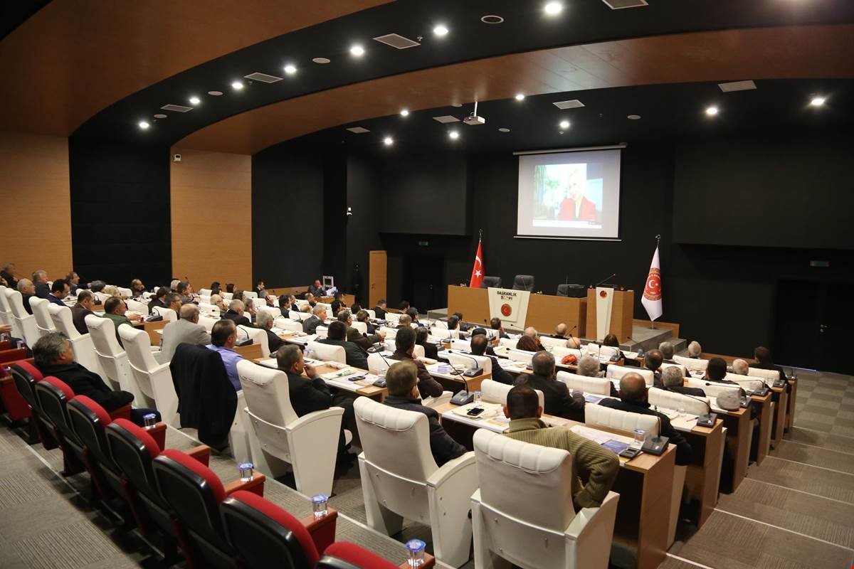 MUHTARLARIMIZA SIFIR ATIK BEZ ÇANTALARI DAĞITILDI