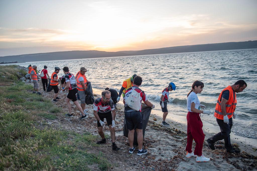 TÜRKİYE ÇEVRE HAFTASI KAPSAMINDA SAHİL TEMİZLİĞİ YAPILMIŞTIR.