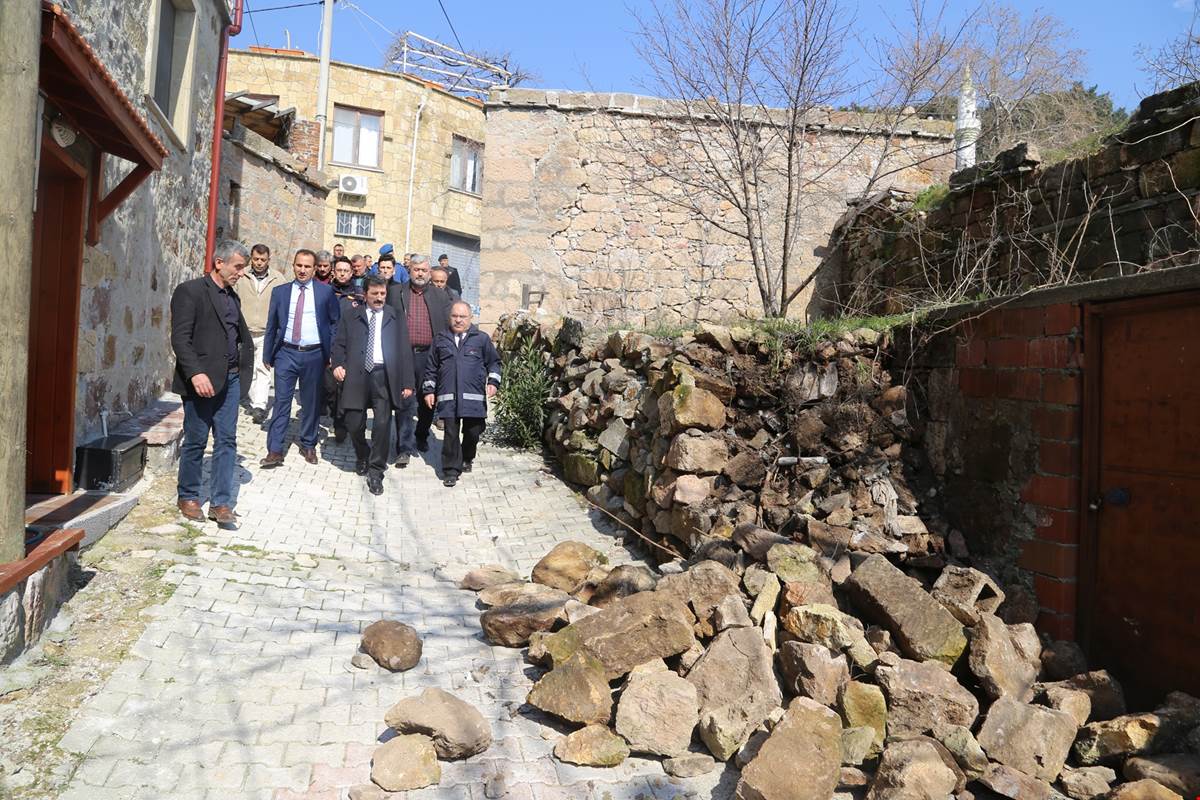 VALİ ORHAN TAVLI, DEPREM BÖLGESİNDE İNCELEMELERDE BULUNDU