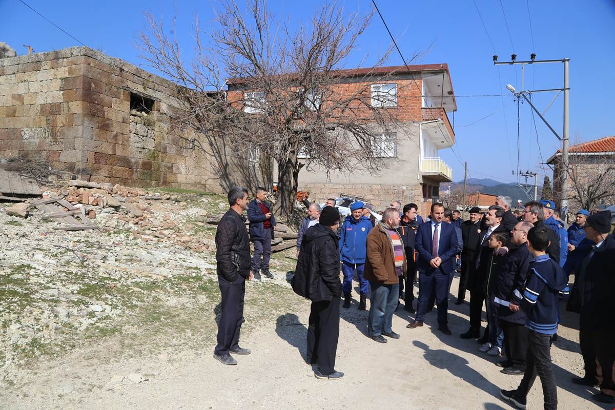 VALİ ORHAN TAVLI, DEPREM BÖLGESİNDE İNCELEMELERDE BULUNDU