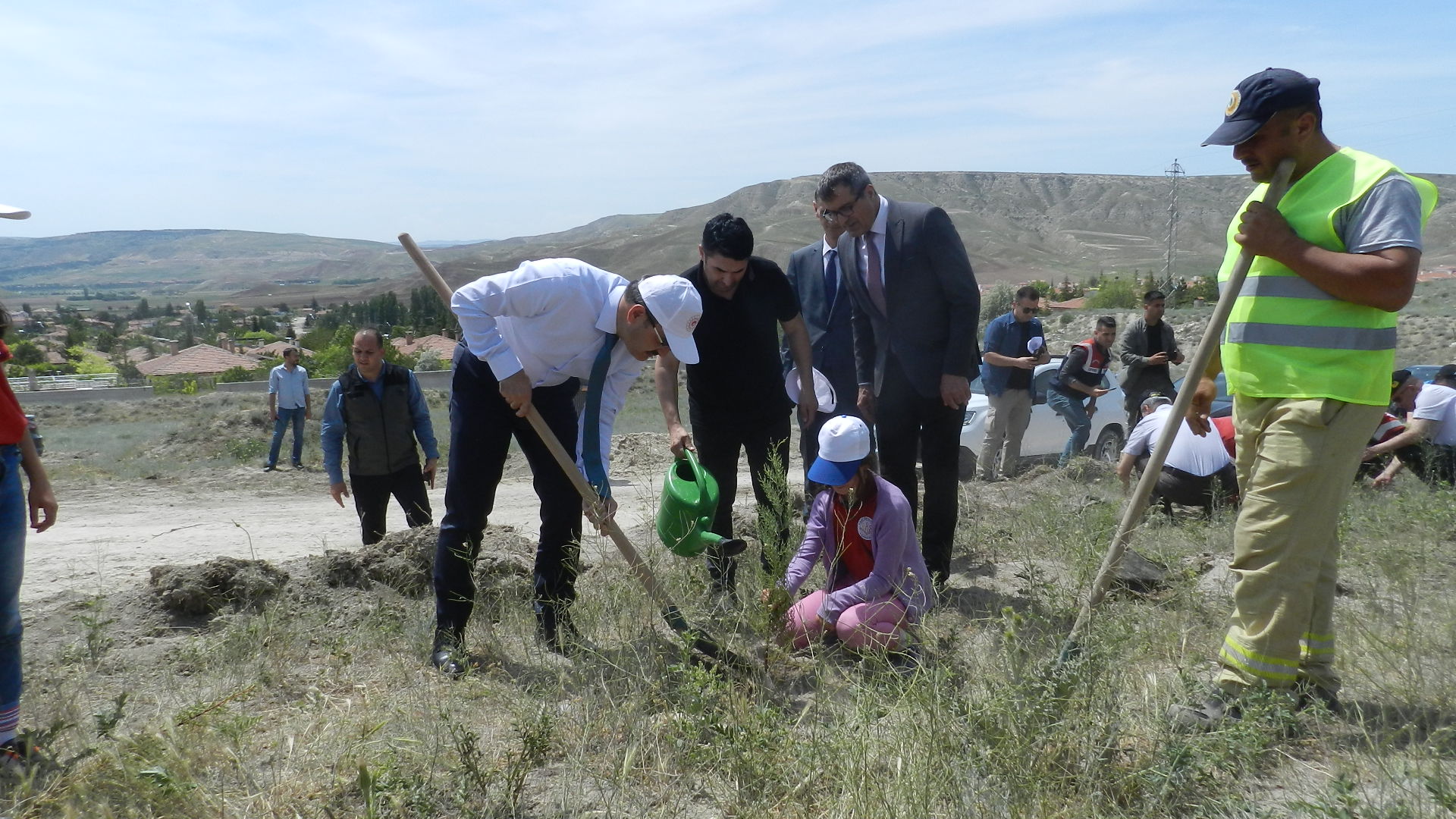 Çevre Haftası Fidanlarımızı Toprakla Buluşturduk