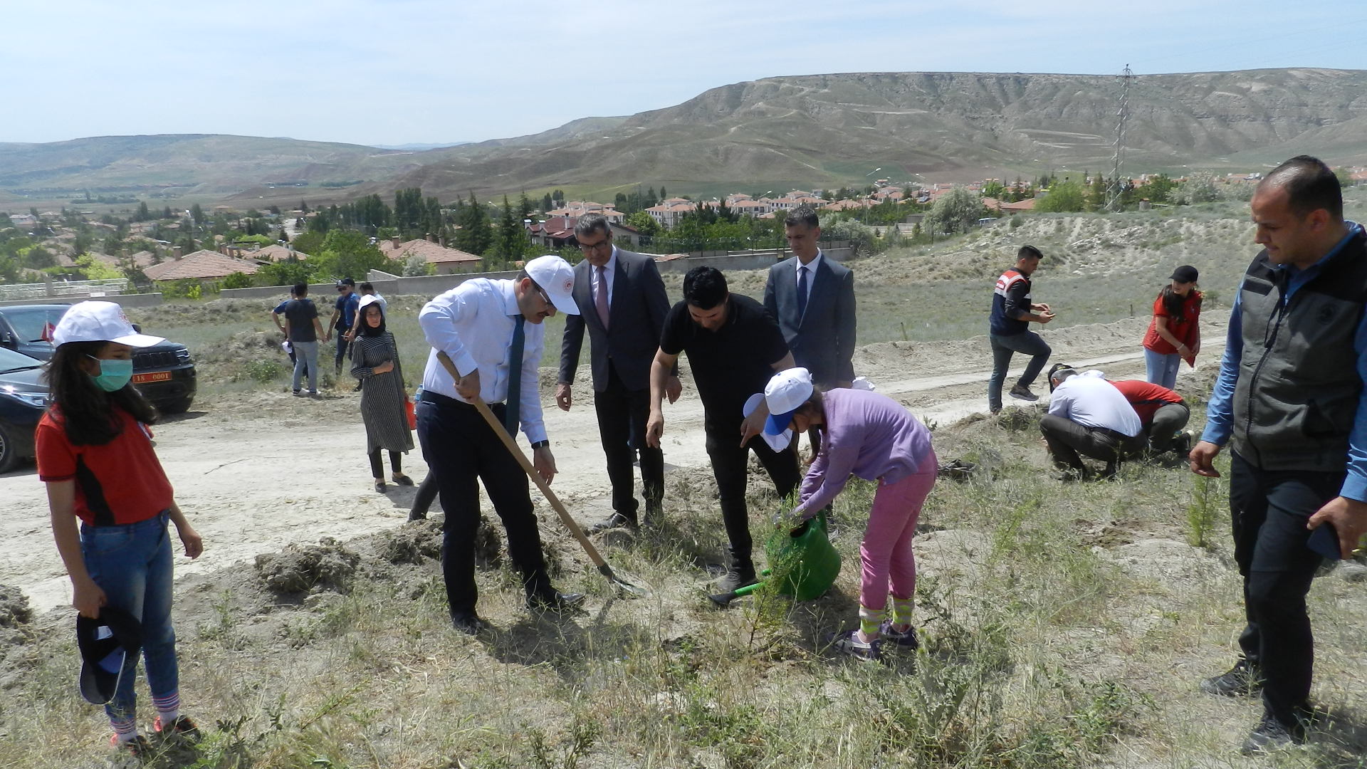 Çevre Haftası Fidanlarımızı Toprakla Buluşturduk