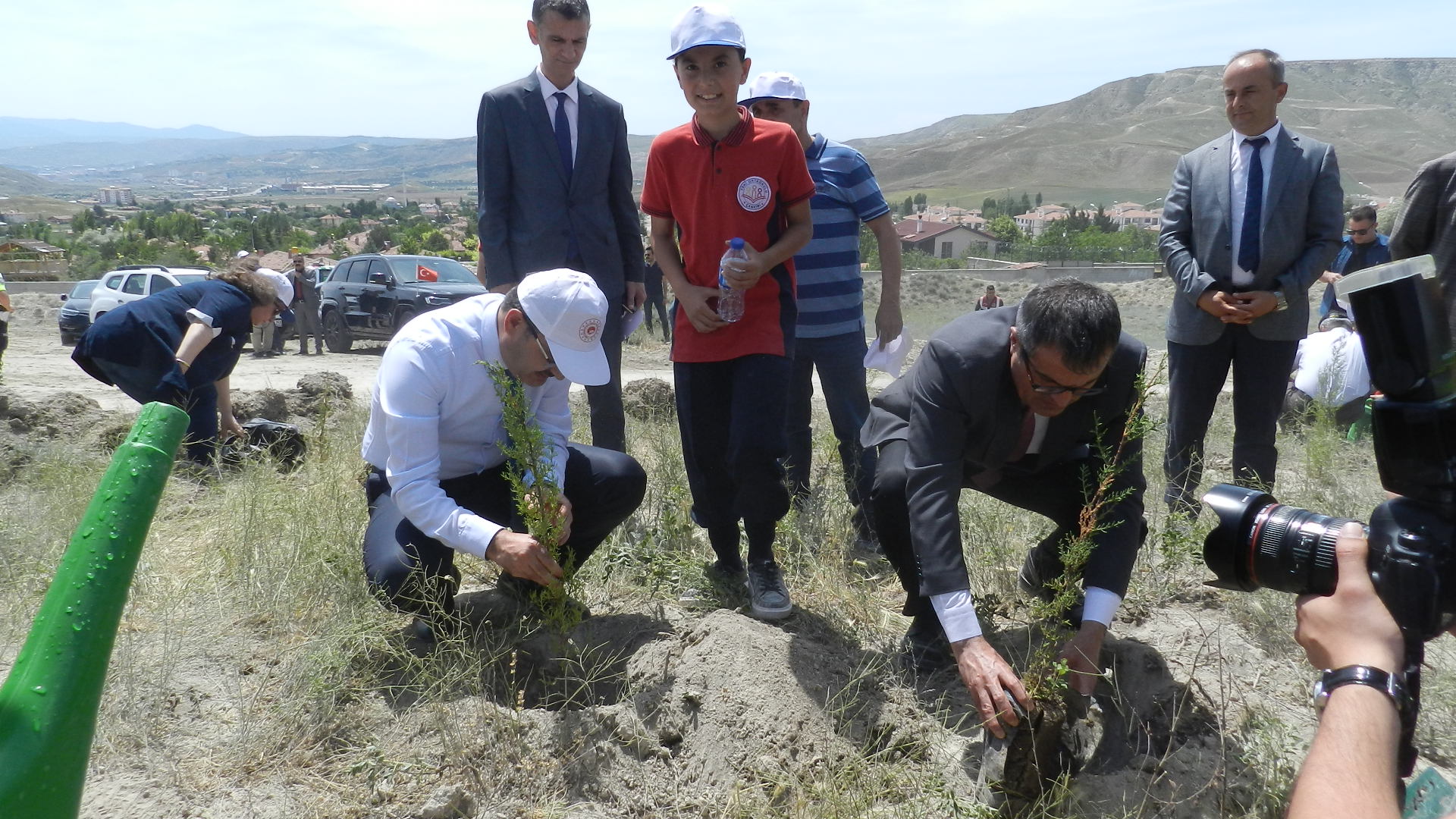 Çevre Haftası Fidanlarımızı Toprakla Buluşturduk