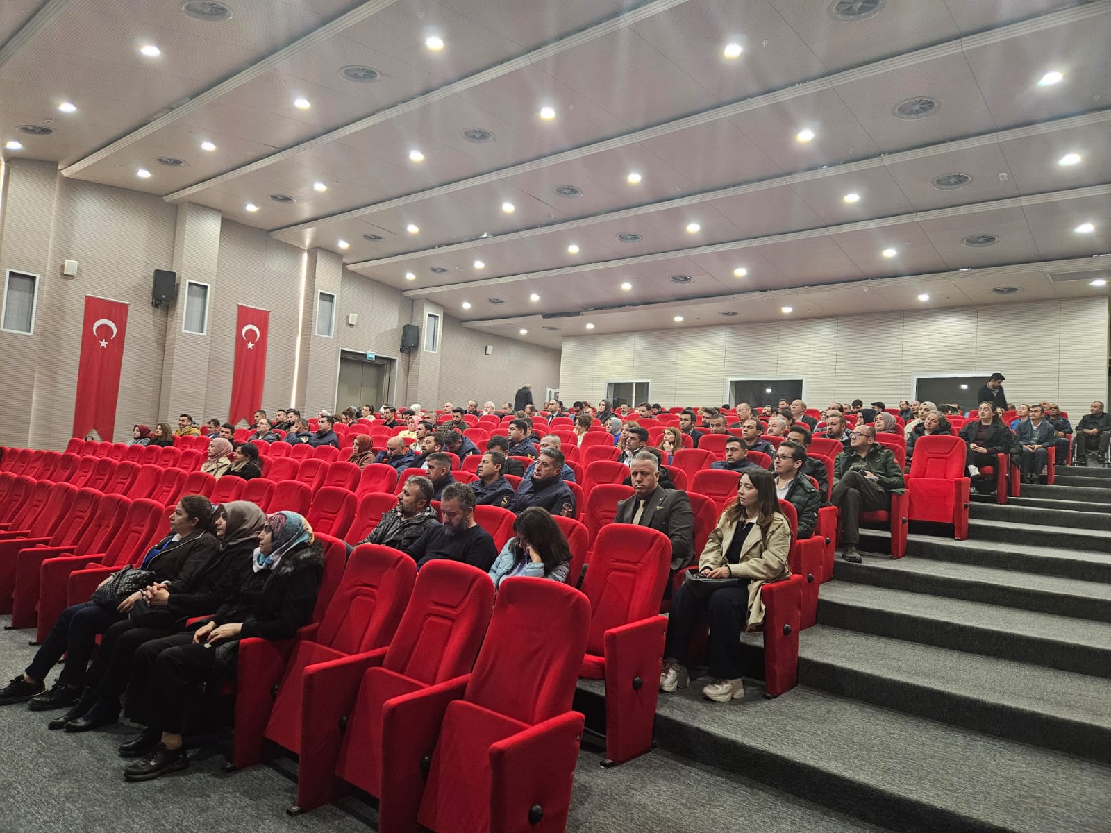 Eğitim Şube Müdürü Rabia DÜZDEMİR’in açılış konuşması ile başlamış olup Çevre Mühendisi Mustafa TÜRKYILMAZ’ın sunumu ile tamamlanmıştır.