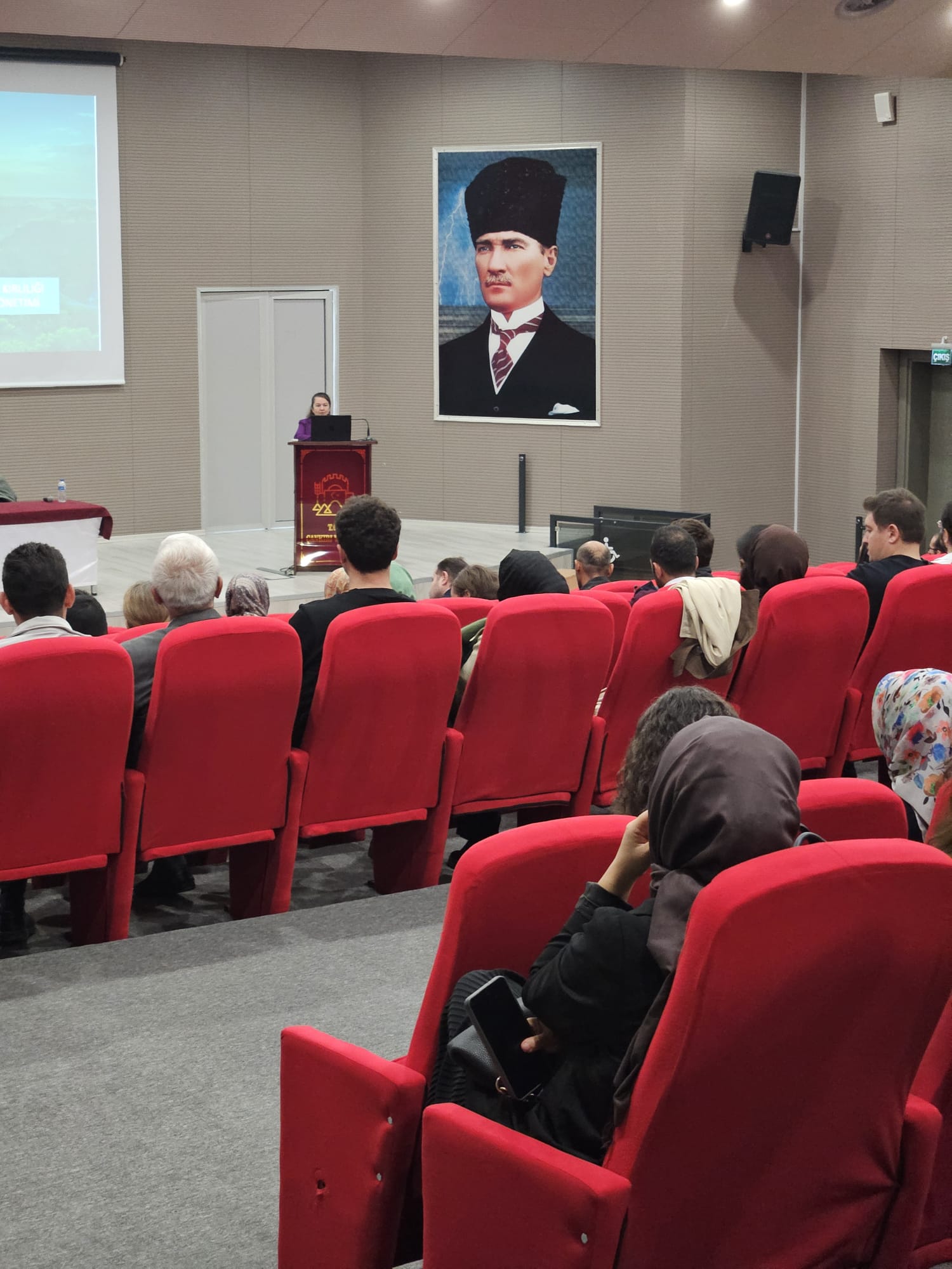 Eğitim Şube Müdürü Rabia DÜZDEMİR’in açılış konuşması ile başlamış olup Çevre Mühendisi Mustafa TÜRKYILMAZ’ın sunumu ile tamamlanmıştır.