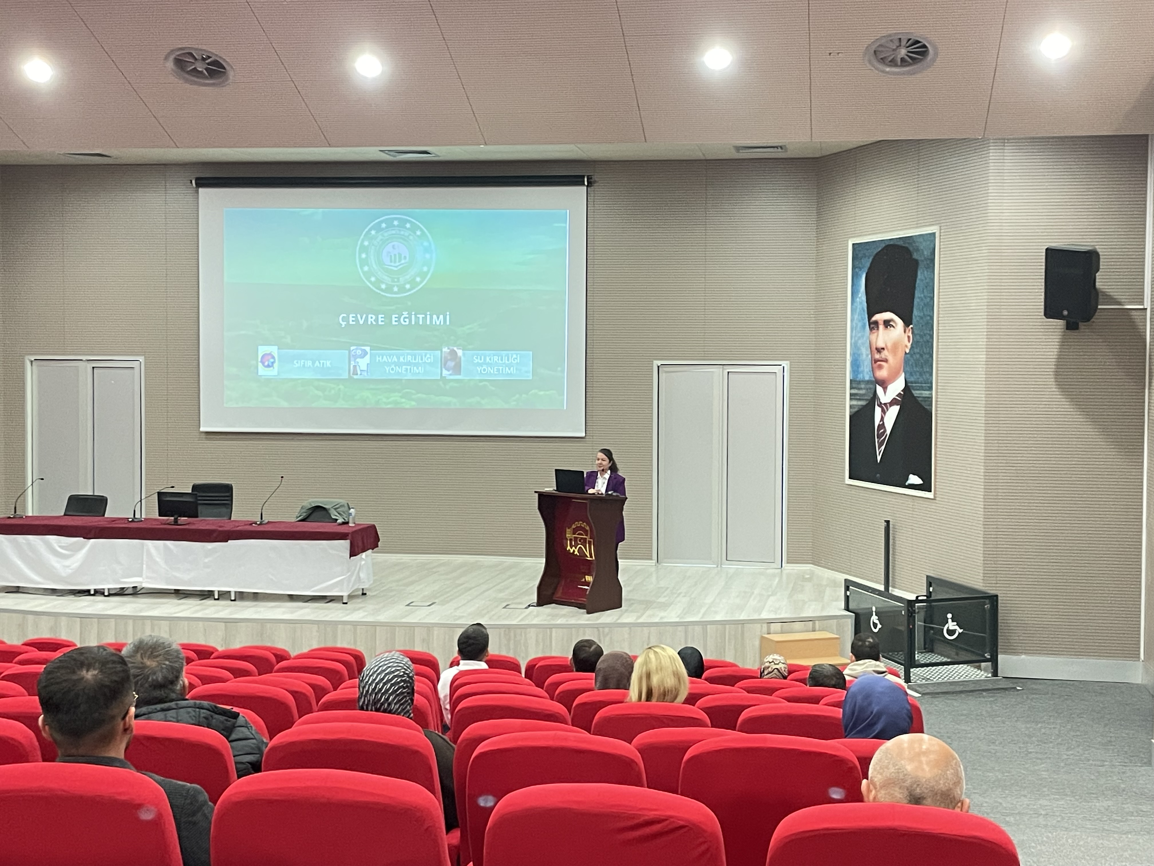 Eğitim Şube Müdürü Rabia DÜZDEMİR’in açılış konuşması ile başlamış olup Çevre Mühendisi Mustafa TÜRKYILMAZ’ın sunumu ile tamamlanmıştır.