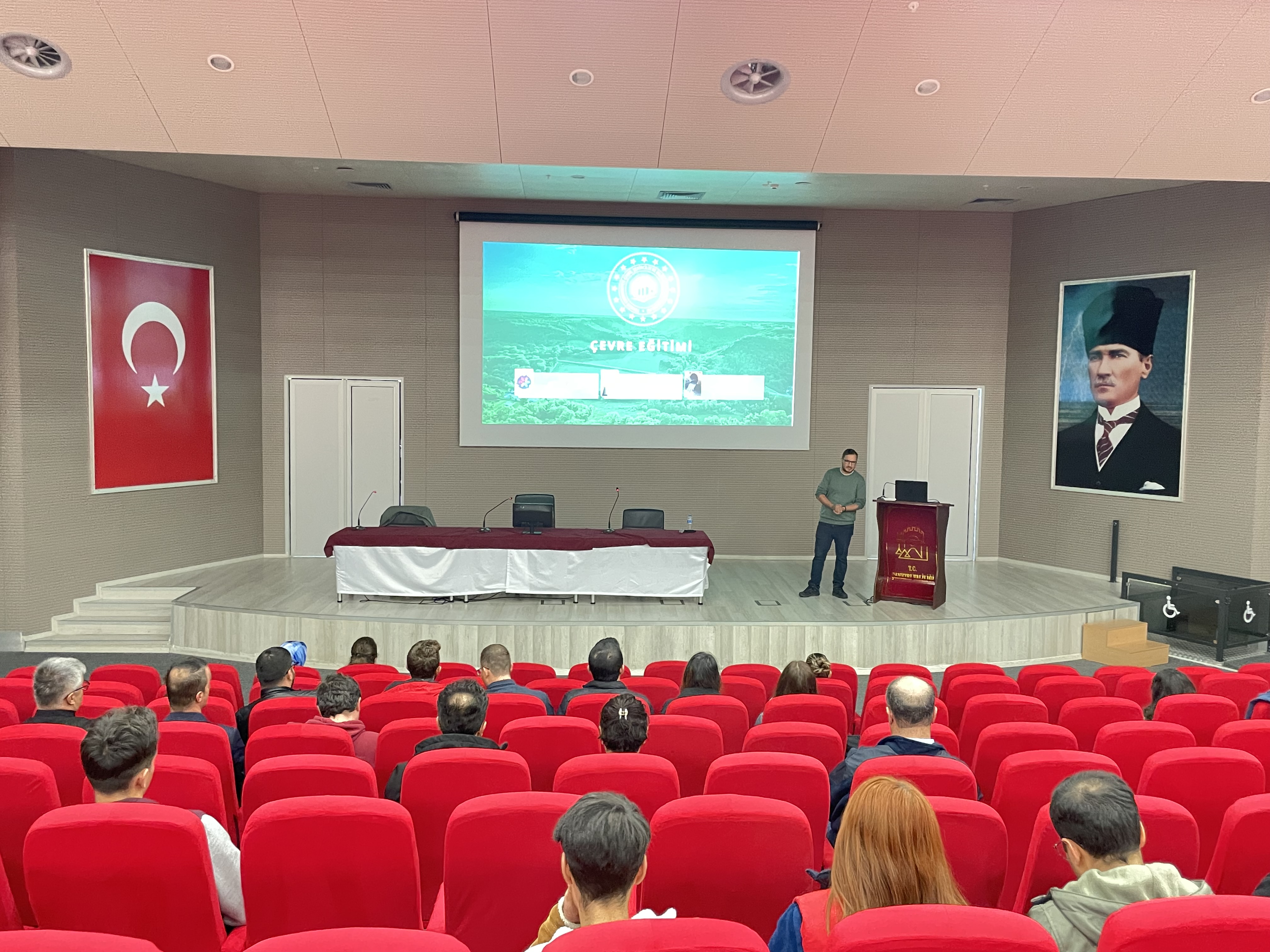 Eğitim Şube Müdürü Rabia DÜZDEMİR’in açılış konuşması ile başlamış olup Çevre Mühendisi Mustafa TÜRKYILMAZ’ın sunumu ile tamamlanmıştır.