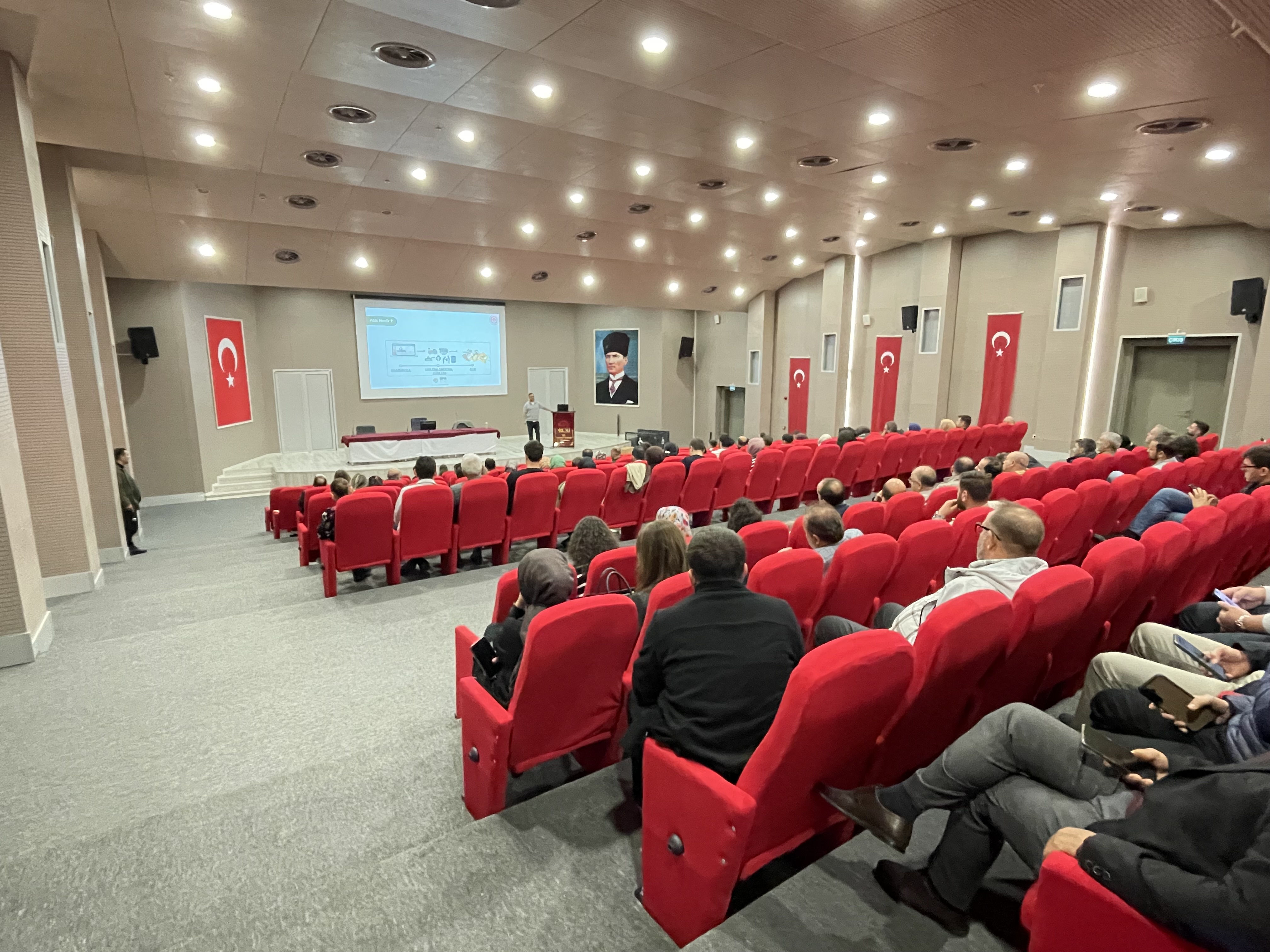 Eğitim Şube Müdürü Rabia DÜZDEMİR’in açılış konuşması ile başlamış olup Çevre Mühendisi Mustafa TÜRKYILMAZ’ın sunumu ile tamamlanmıştır.