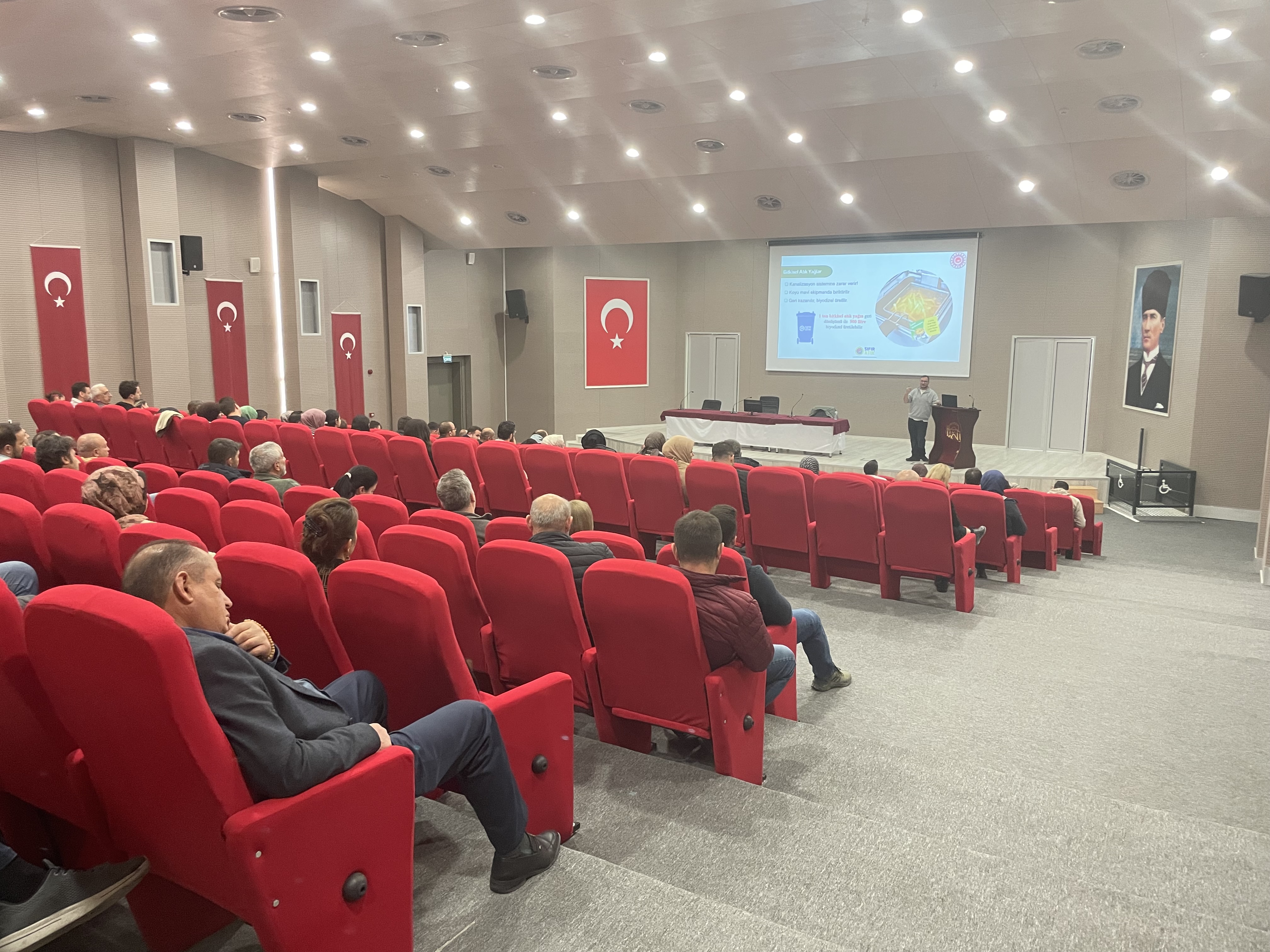 Eğitim Şube Müdürü Rabia DÜZDEMİR’in açılış konuşması ile başlamış olup Çevre Mühendisi Mustafa TÜRKYILMAZ’ın sunumu ile tamamlanmıştır.