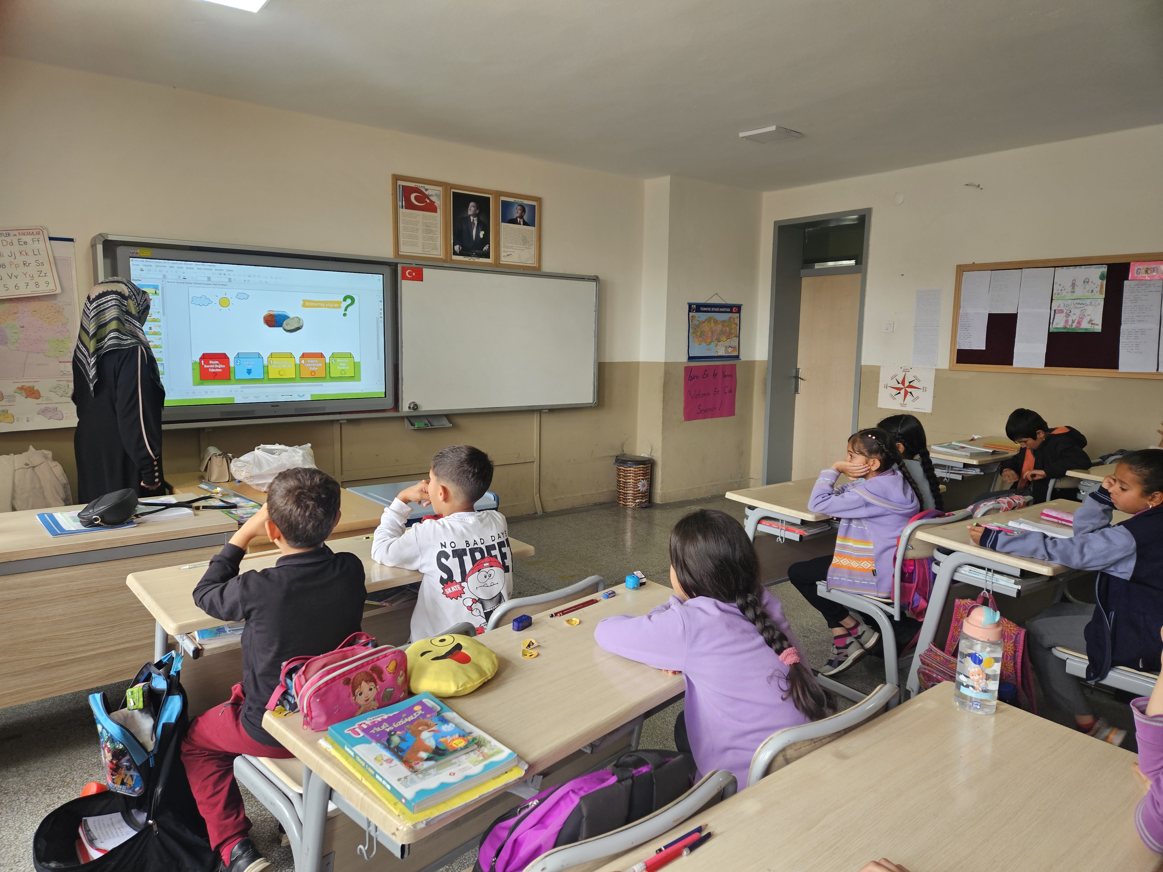 “Hepimizin Bir Dünyası Var” Temalı Çevre Yönetim, Sıfır Atık ve İklim Değişikliği Konularında Eğitim Verildi.