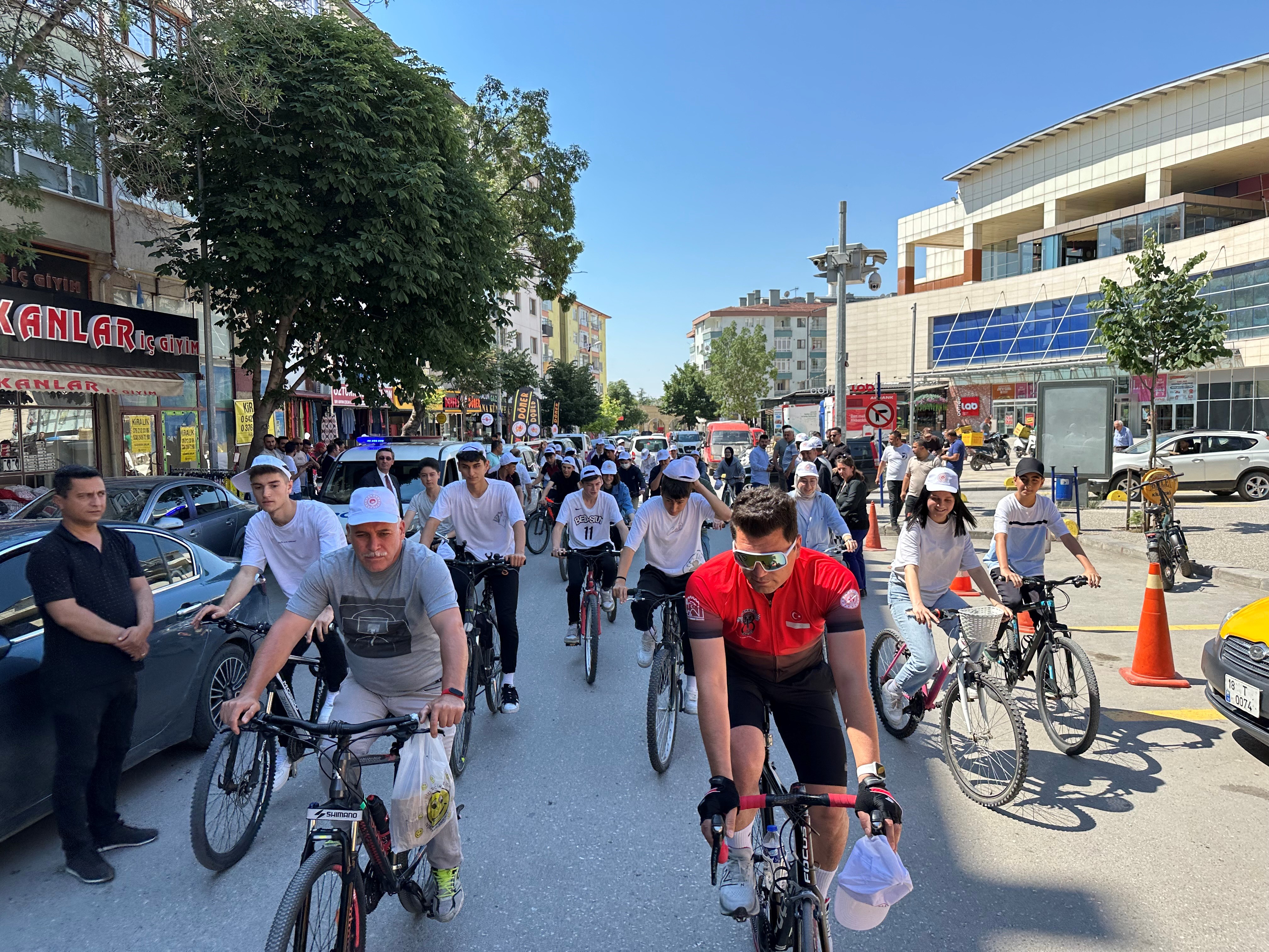 “Temiz Hava İçin Otomobilsiz Bir Gün” Bisiklet Turu Düzenlendi.