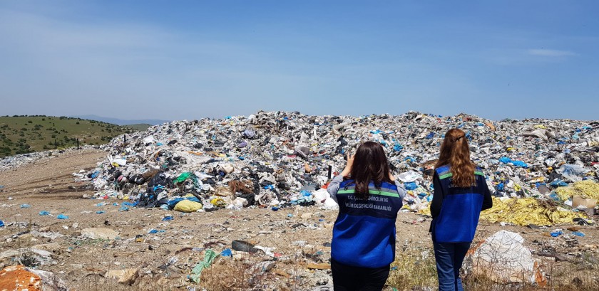 VAHŞİ DEPOLAMA YAPAN İZMİR BÜYÜKŞEHİR BELEDİYESİ'NE 3.7 MİLYON TL CEZA