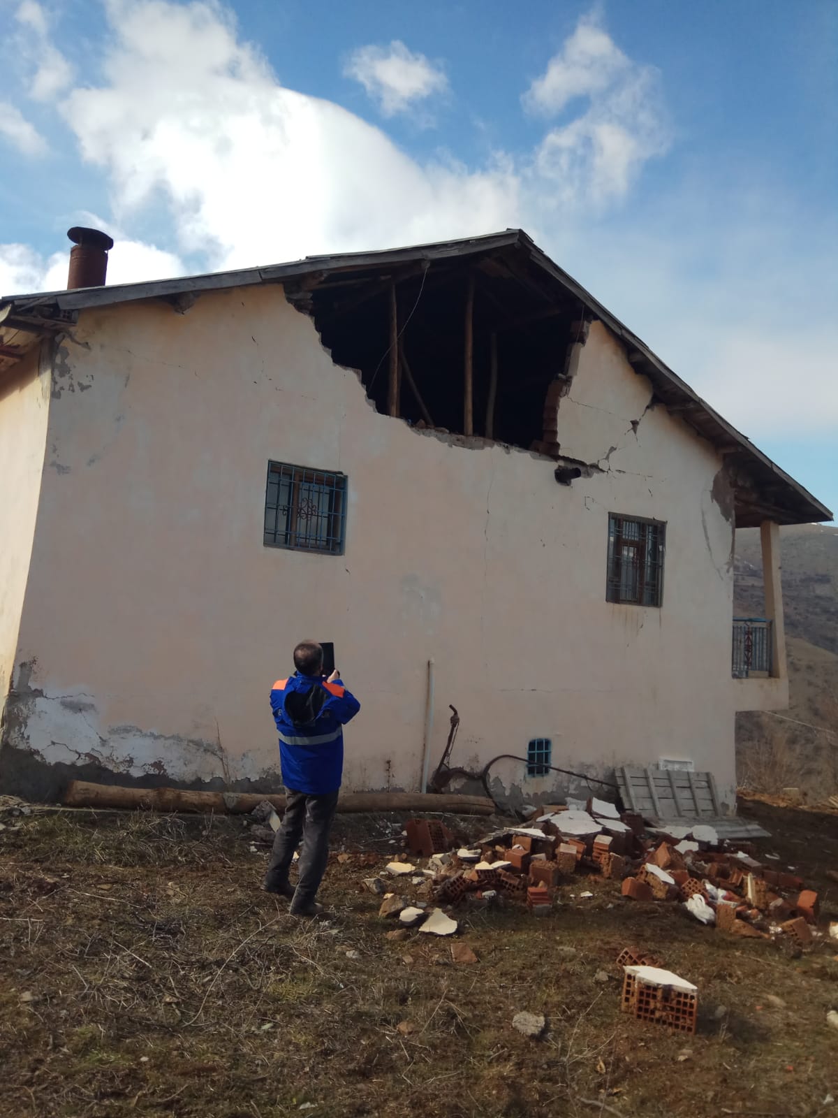 Elazığ-Malatya Depremi Sonrası Hasar Tespit Çalışmaları İçin Görevlendirilen İl Müdürlüğümüz Personelleri Deprem Bölgesinde.