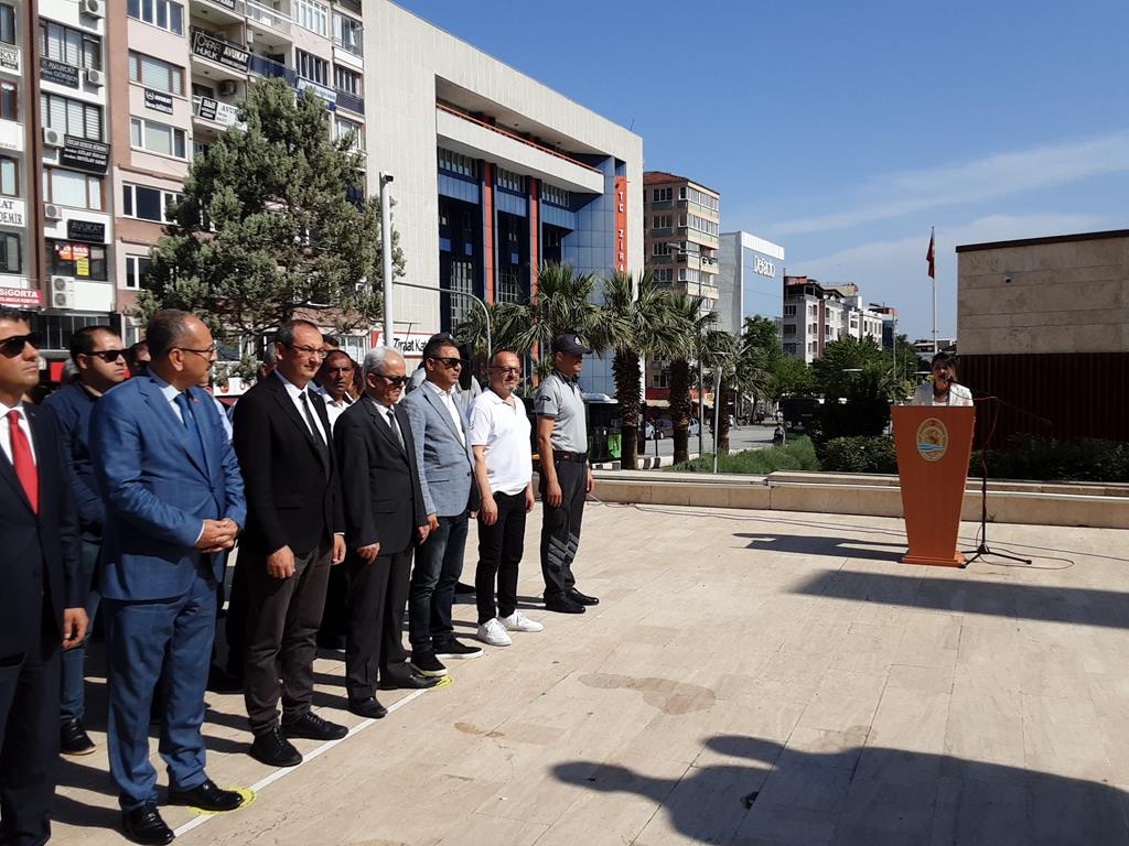 Çevre Haftası Etkinlikleri Kapsamında Atatürk Anıtına Çelenk Koyuldu.