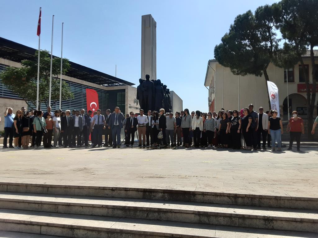 Çevre Haftası Etkinlikleri Kapsamında Atatürk Anıtına Çelenk Koyuldu.