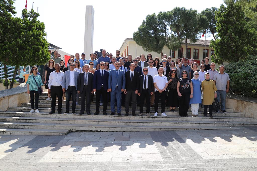 Çevre Haftası Etkinlikleri Kapsamında Atatürk Anıtına Çelenk Konuldu.