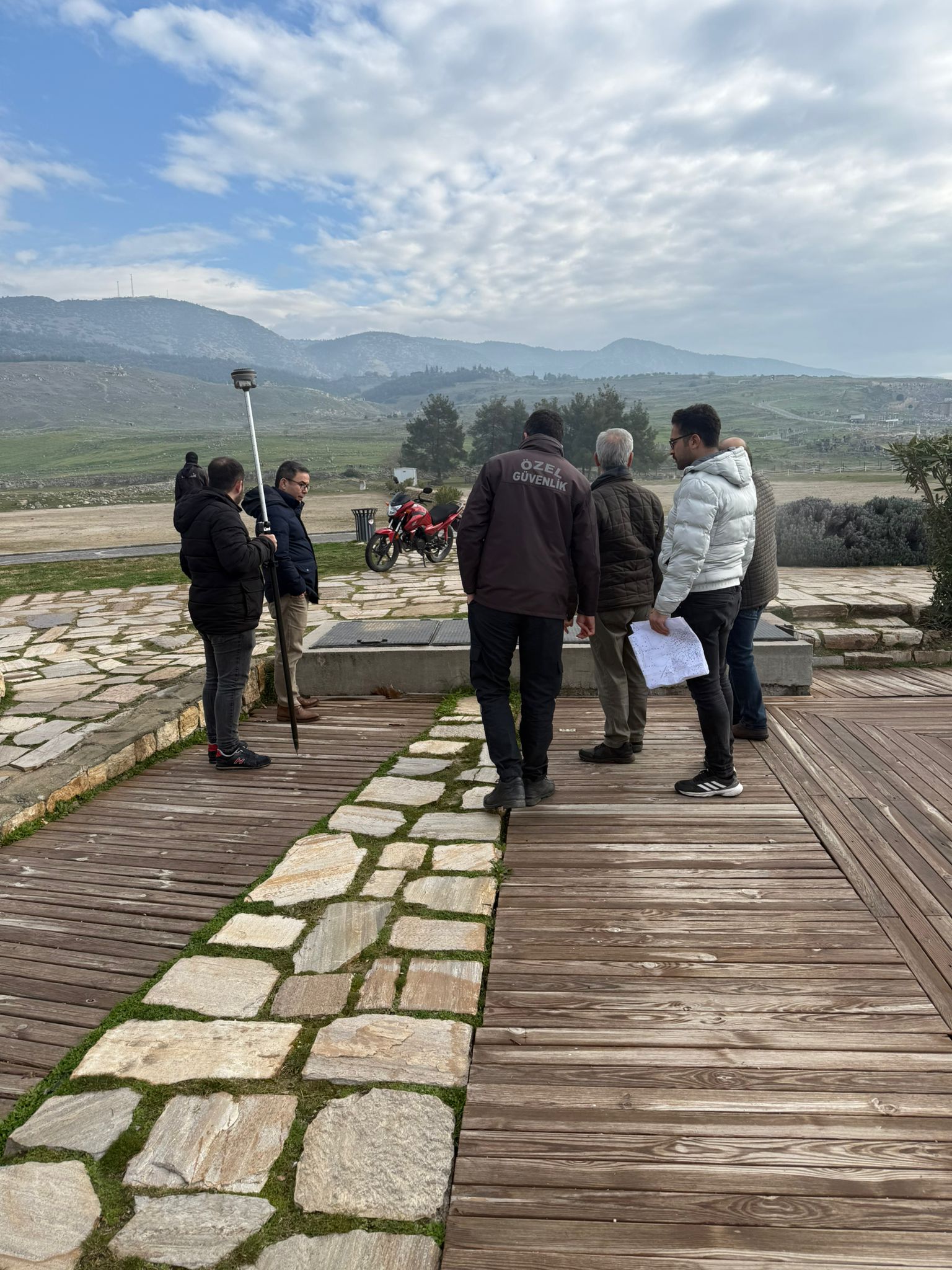 Pamukkale-Hierapolis Antik Kentinde jeotermal kaynak noktaları ve jeotermal su kanallarının yerinde tespit ve belirleme çalışmaları hk.