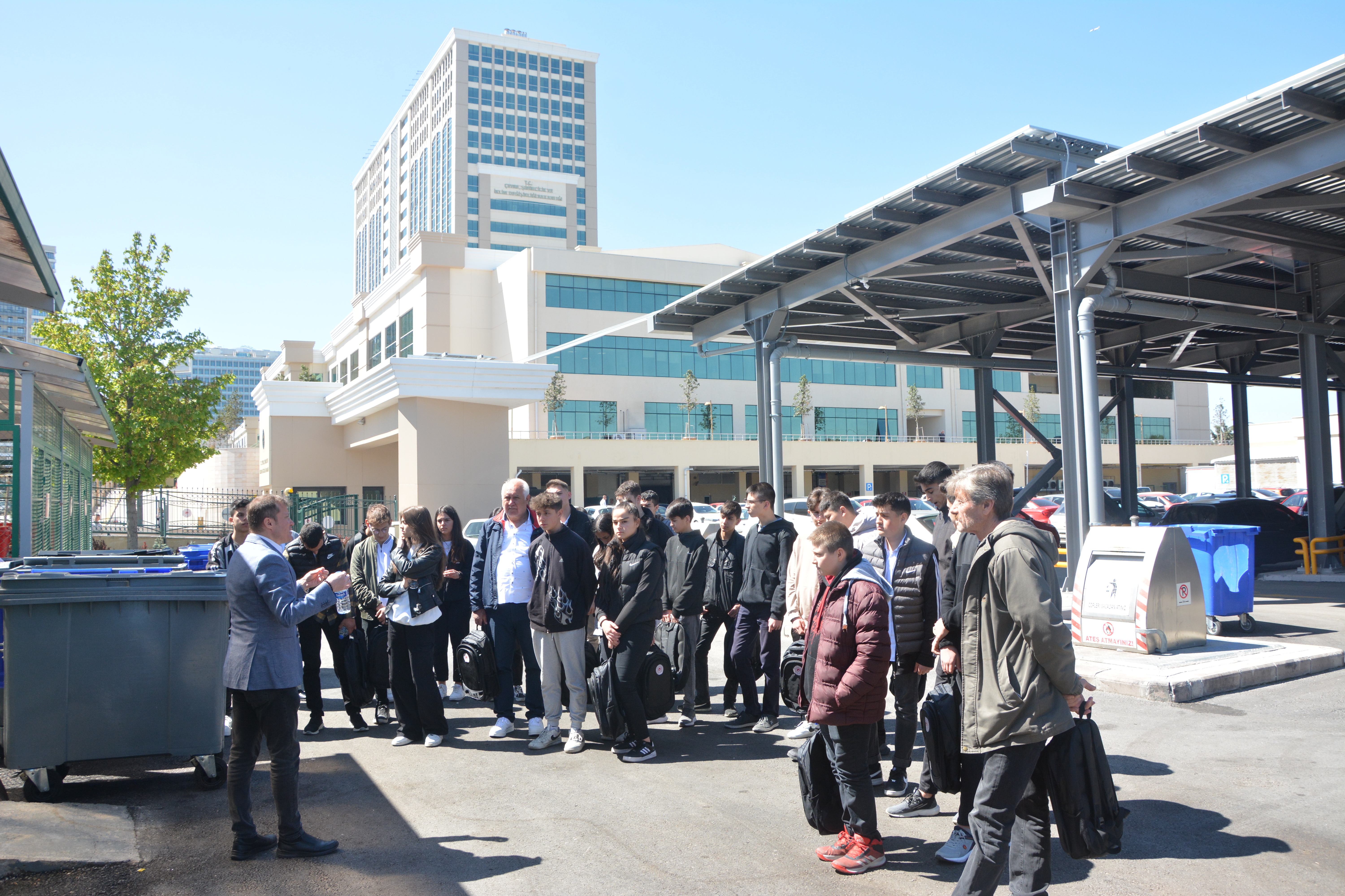 İskitler Mesleki Teknik Anadolu Lisesi Öğrencileri Bakanlığımızın Sıfır Atık Uygulamaları Hakkında bilgi verildi