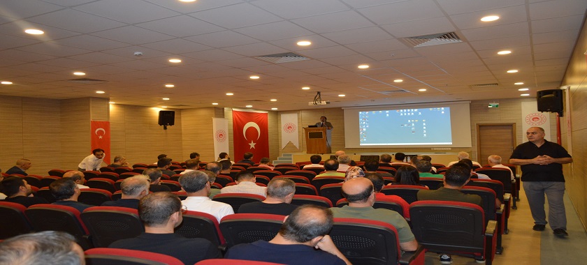 Başkent Üniversitesi Öğretim Üyesi Prof. Dr. Sayın Yavuz EVCİL Tarafından Müdürlüğümüz Hizmet Binasındaki Toplantı Salonunda Etkili İletişim ve Davranış Kuralları Eğitimi Yapıldı.