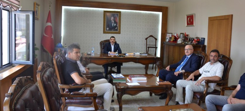Çevre, Şehircilik ve İklim Değişikliği İl Müdürümüz Sn. Ufuk Nurullah BİLGİN ve beraberindeki heyet, Kulp Kaymakamımız Sn Burak AKELLER’i makamında ziyaret etti.