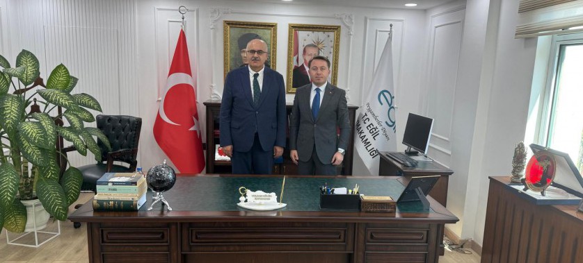 Çevre, Şehircilik ve İklim Değişikliği İl Müdürümüz Sn.Ufuk Nurullah BİLGİN ve beraberindeki heyet, Eğil Kaymakamımız Sn. Volkan HÜLÜR’ü makamında ziyaret etti