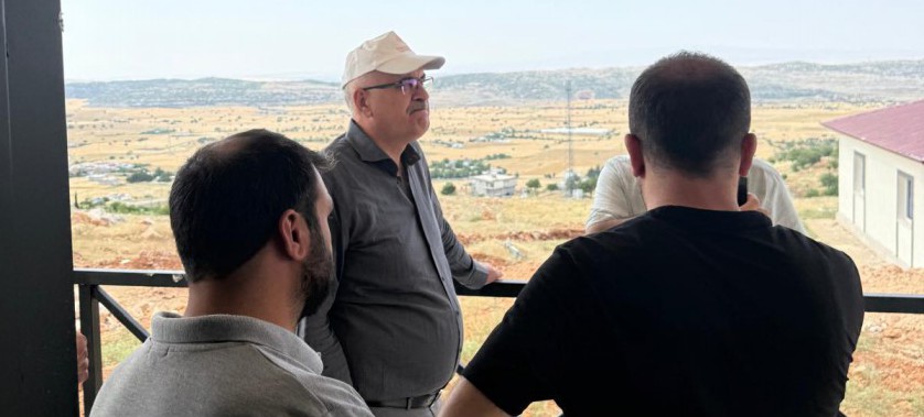 İl Müdürümüz İlimiz Kırsal Mahalleler de yapımı devam eden Hafif Çelik deprem evlerinin şantiyelerini ziyaret etti.