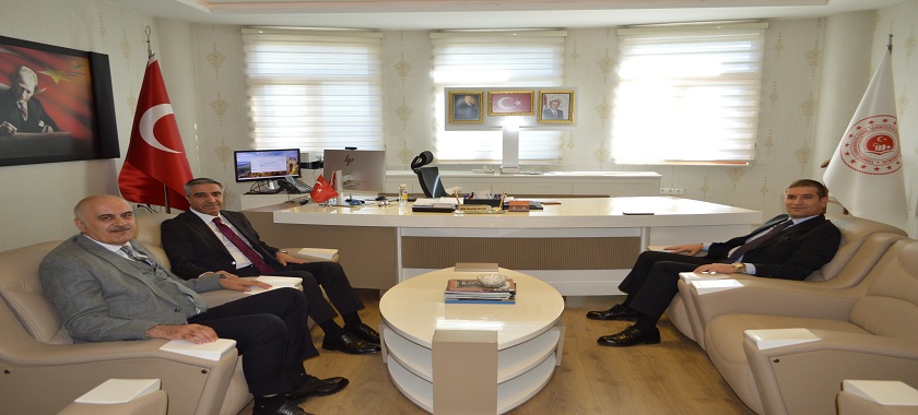 Diyarbakır Çalışma ve İş Kurumu İl Müdürü Sn. Reşat MERTTİR ve Devlet Hava Meydanları Diyarbakır Bölge Müdürü Sn. Nizamettin ÖZAYDIN, İl Müdürlüğümüzü ziyaret ettiler.