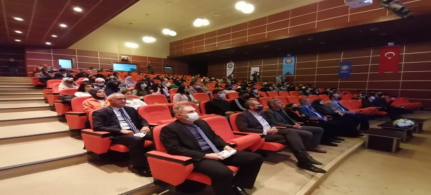 İl Müdürümüz Sn. Ufuk Nurullah BİLGİN Dicle Üniversitesi 15 Temmuz Kültür ve Kongre Merkezinde düzenlenen Çevre , Şehir ve Geri Dönüşüm konferansına katıldı.