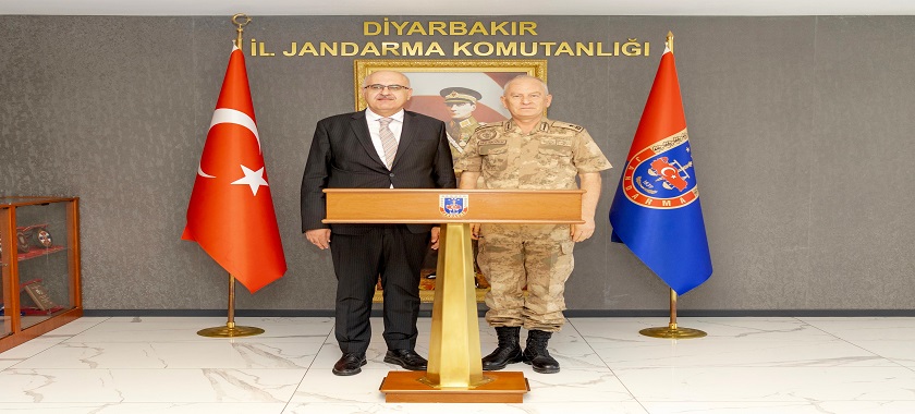  İl Müdürümüz Sn. Ufuk Nurullah BİLGİN, Diyarbakır İl Jandarma Komutanı Tümgeneral Sn. Tarık HEKİMOĞLU’na hayırlı olsun ziyaretinde bulundular.