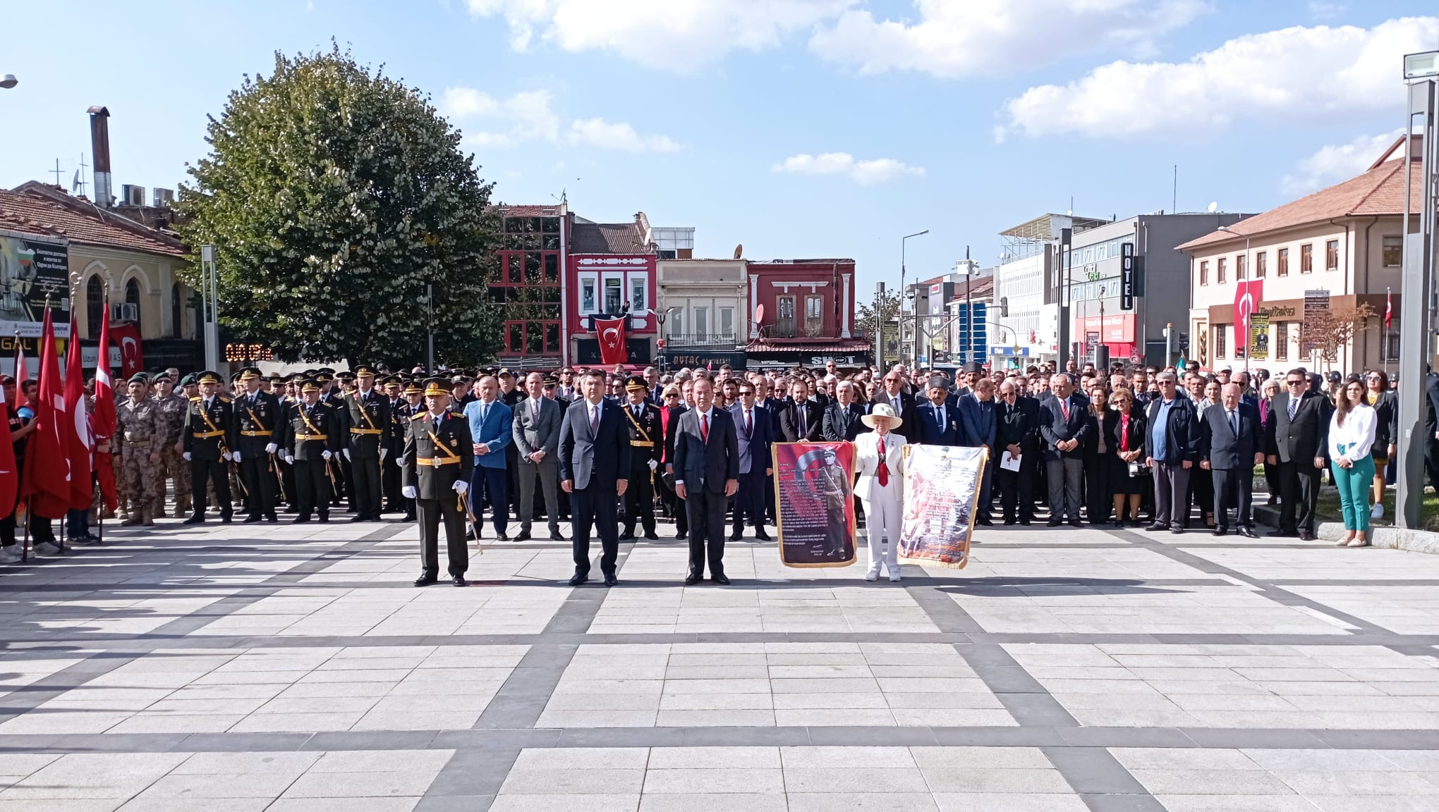 29 Ekim Cumhuriyet Bayramı'nın 99. Yıl Kutlamaları, Çelenk Sunma Töreni Gerçekleştirildi