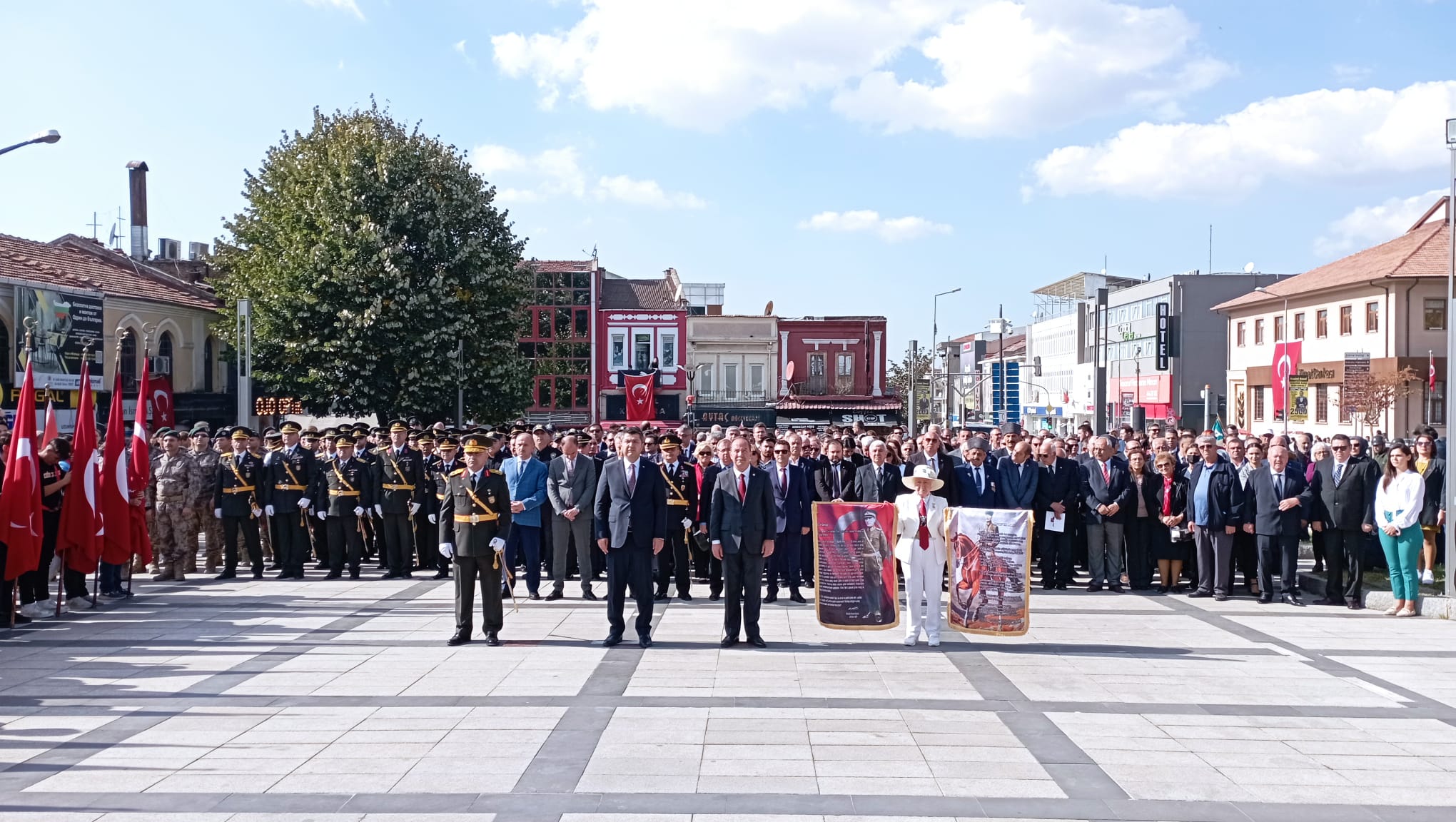 29 Ekim Cumhuriyet Bayramı Kutlamaları Çelenk Sunma Töreni İle Başladı