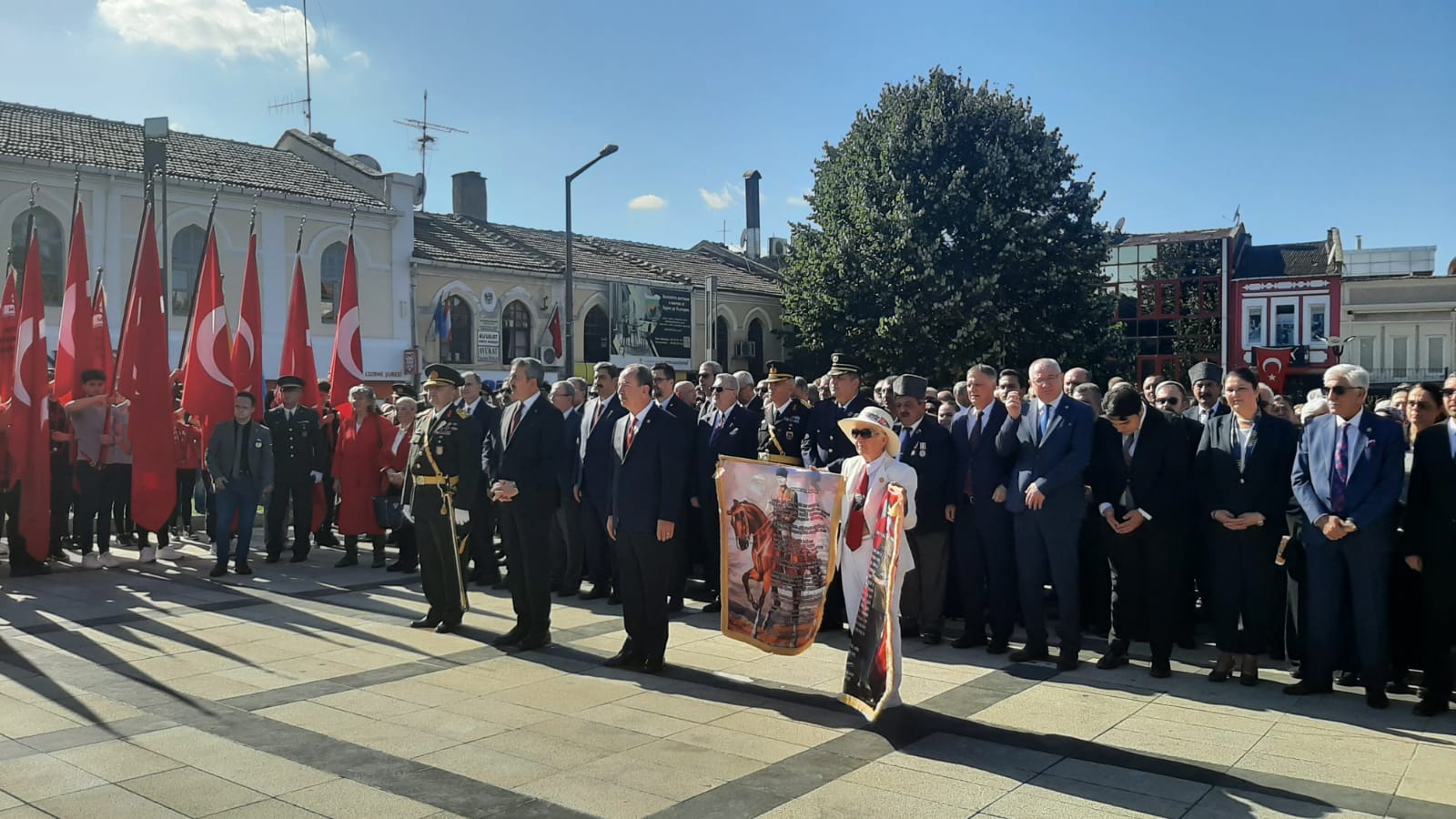 29 Ekim Cumhuriyet Bayramı Nedeniyle Atatürk Anıtına Çelenk Sunma Töreni Gerçekleştirildi