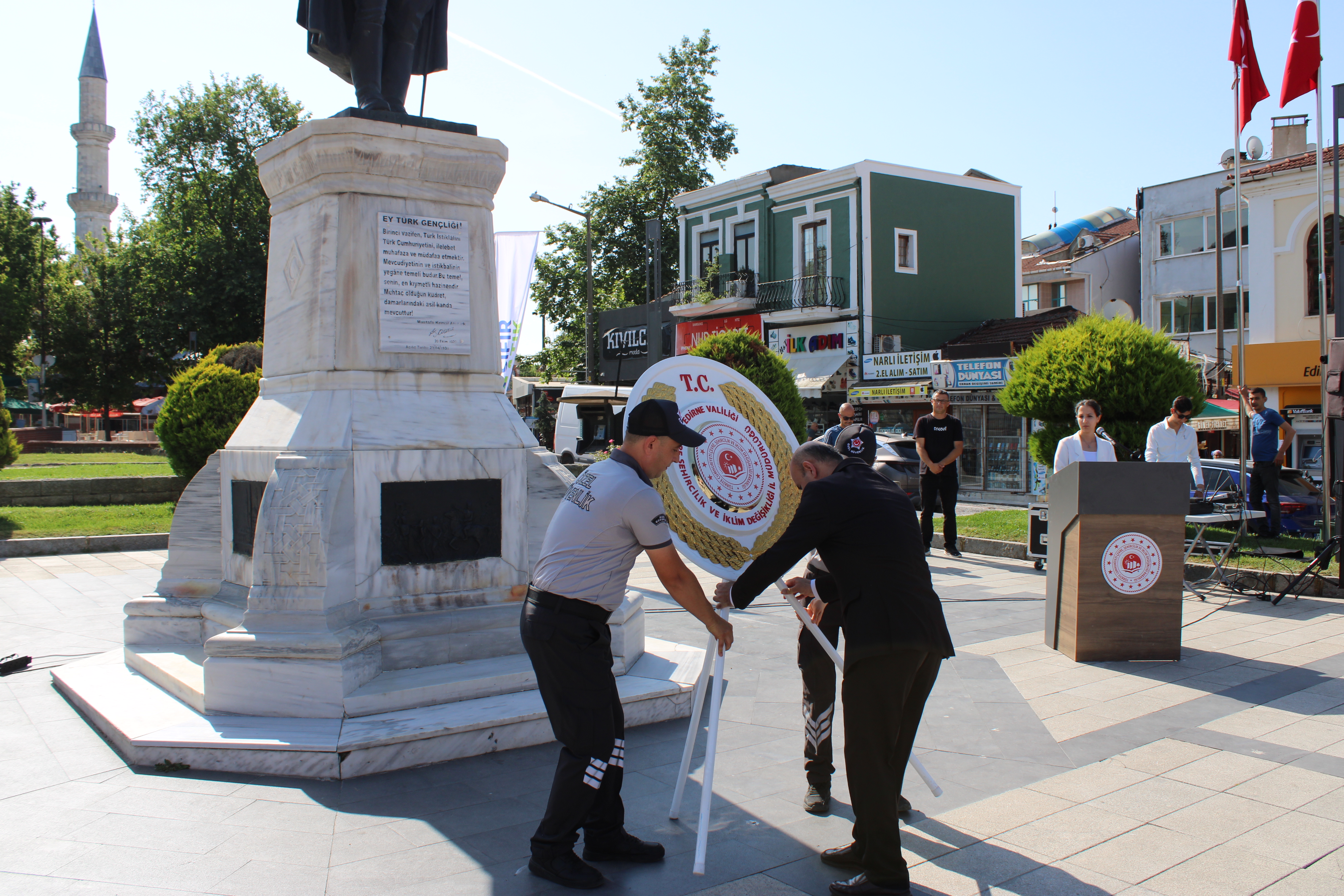 5 Haziran Türkiye Çevre Haftası Kutlama Etkinleri Atatürk Anıtına  Çelenk  Sunma Töreni ile Başladı