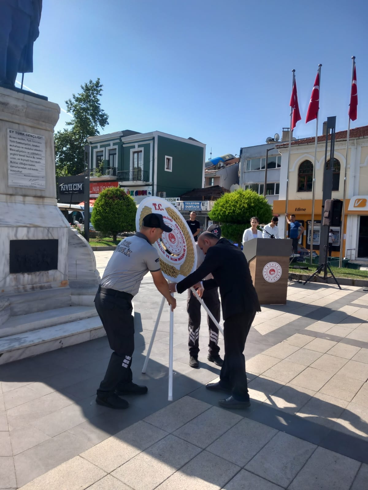 5 Haziran Türkiye Çevre Haftası Kutlama Etkinleri Atatürk Anıtına  Çelenk  Sunma Töreni ile Başladı