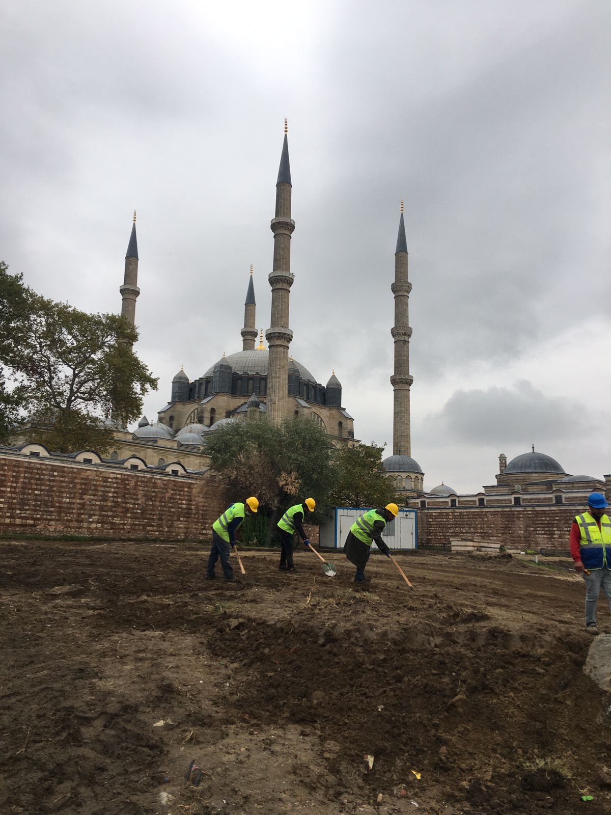 Bakanlığımız Yapı İşleri Genel Müdürü Sayın Banu ASLAN ve ekibi, Edirne Selimiye Camii Çevresi Kentsel Tasarım ve Peyzaj Düzenlemesi Çalışmalarını Yerinde İnceledi