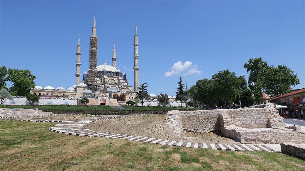 Bakanlığımız Yapı İşleri Genel Müdürümüz Sayın Banu ASLAN Selimiye Camii Ve Meydan Projesi Kapsamında Sahada İncelemelerde Bulundular