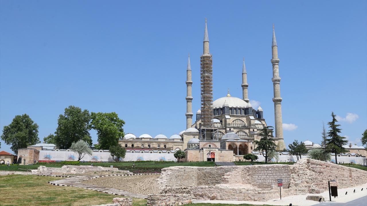 Bakanlığımız Yapı İşleri Genel Müdürümüz Sayın Banu ASLAN Selimiye Camii Ve Meydan Projesi Kapsamında Sahada İncelemelerde Bulundular