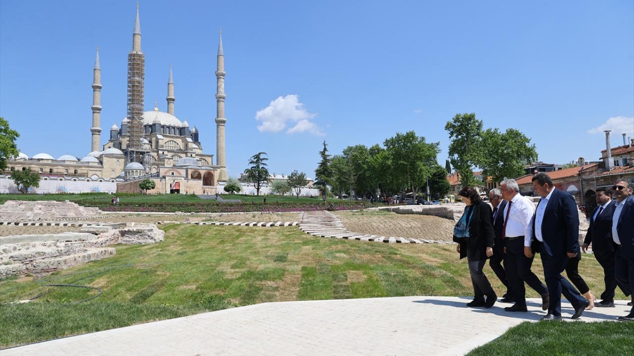 Bakanlığımız Yapı İşleri Genel Müdürümüz Sayın Banu ASLAN Selimiye Camii Ve Meydan Projesi Kapsamında Sahada İncelemelerde Bulundular