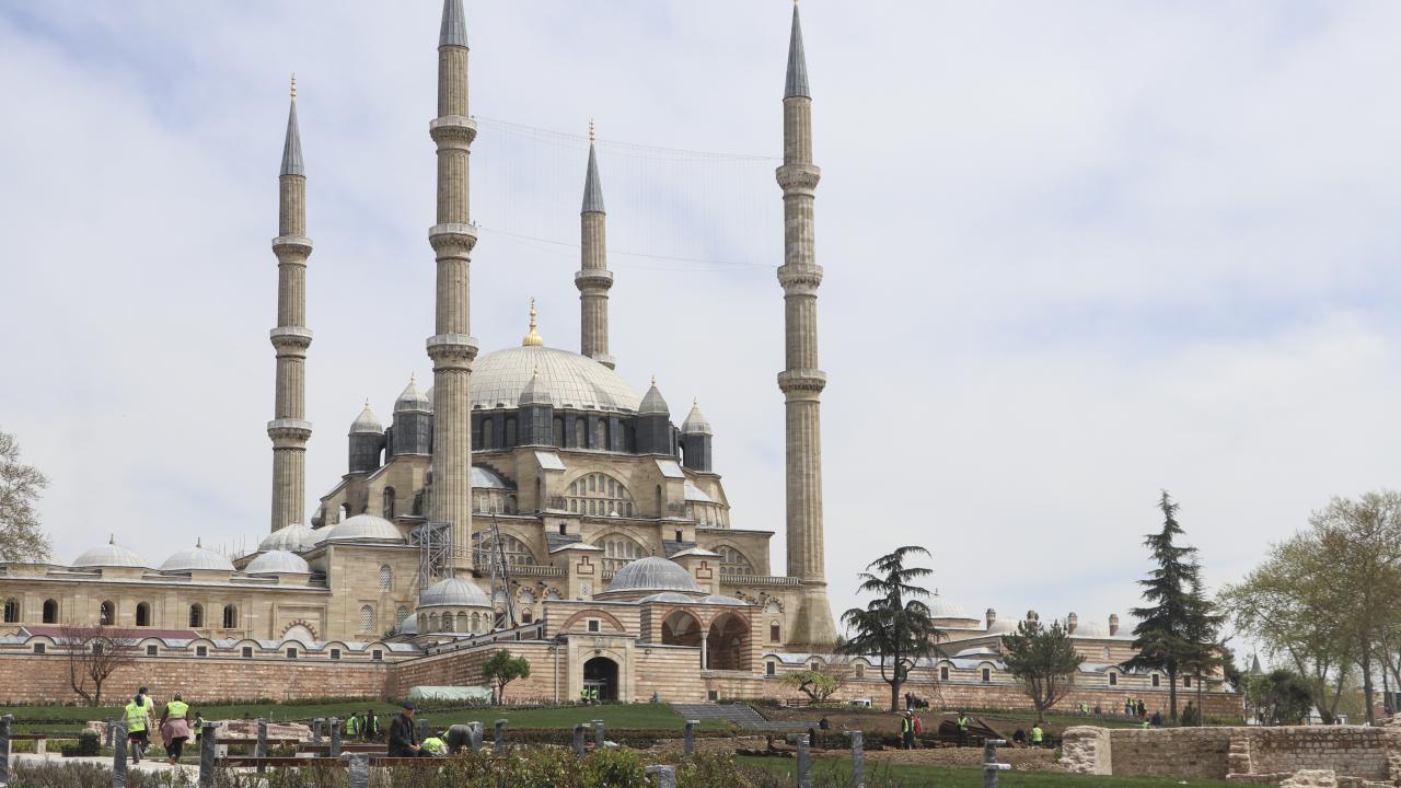 Bakanlığımız Yapı İşleri Genel Müdürümüz Sayın Banu ASLAN Selimiye Camii Ve Meydan Projesi Kapsamında Sahada İncelemelerde Bulundular